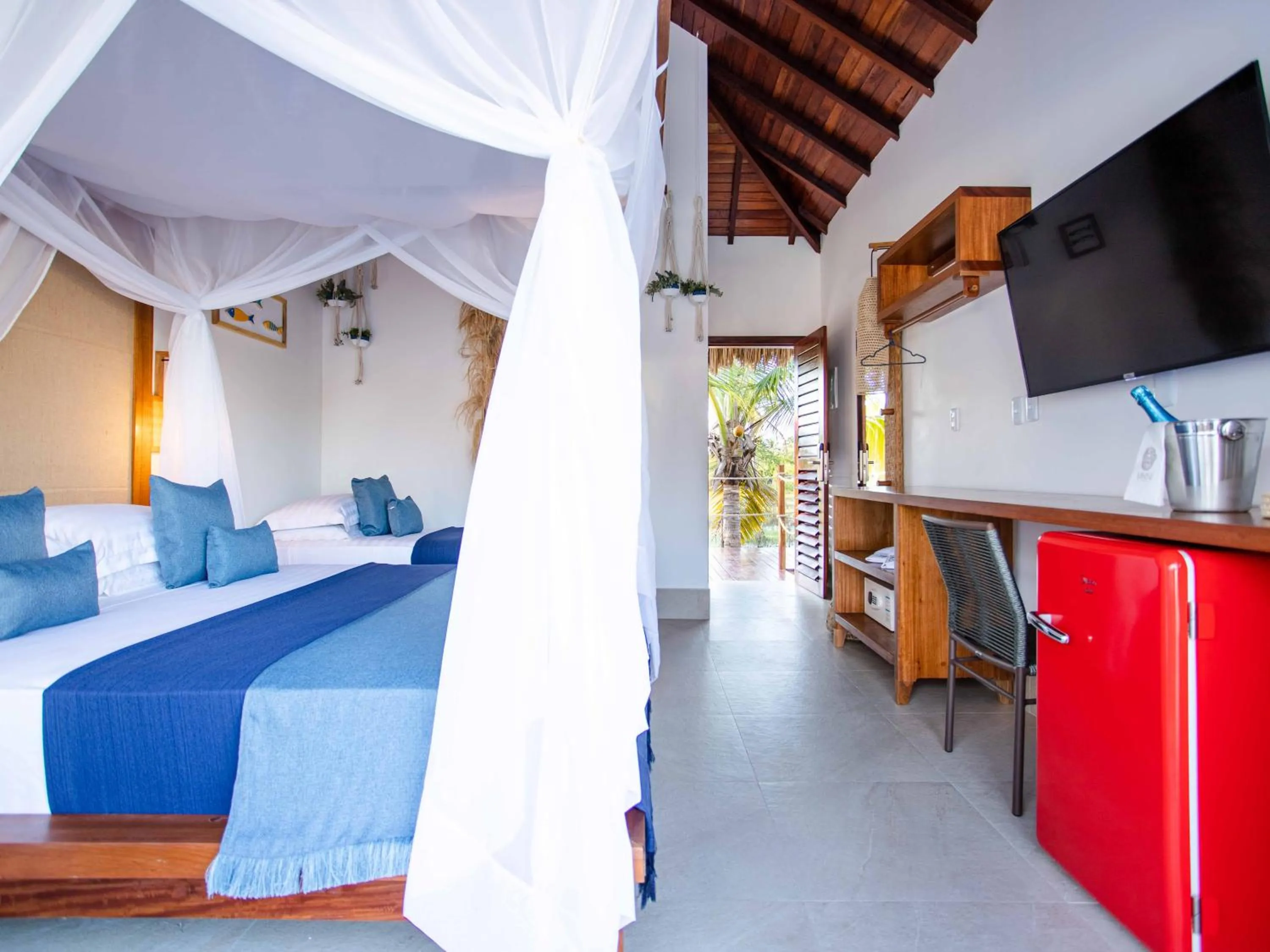 Bed in MKNI Hotel - Ikaika Makani Experience