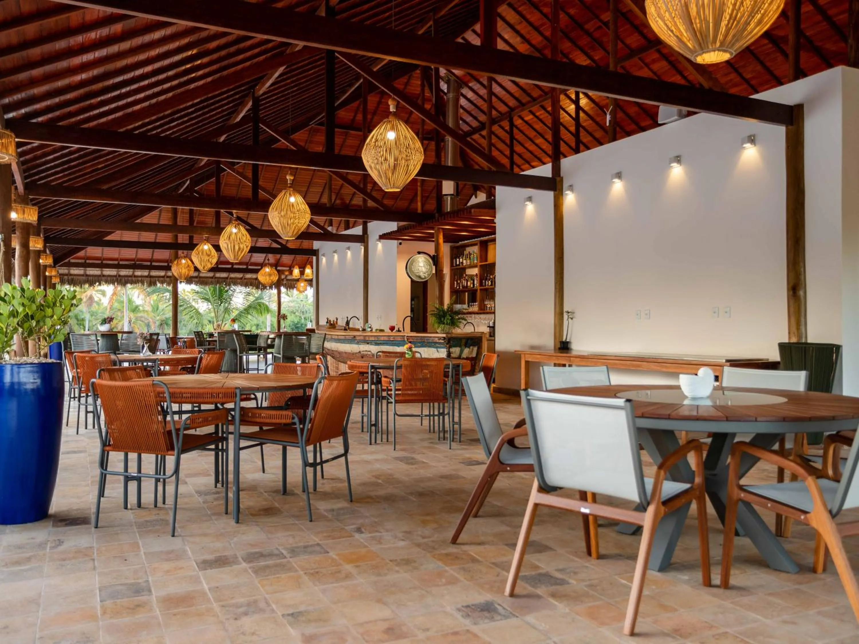 Restaurant/places to eat in MKNI Hotel - Ikaika Makani Experience