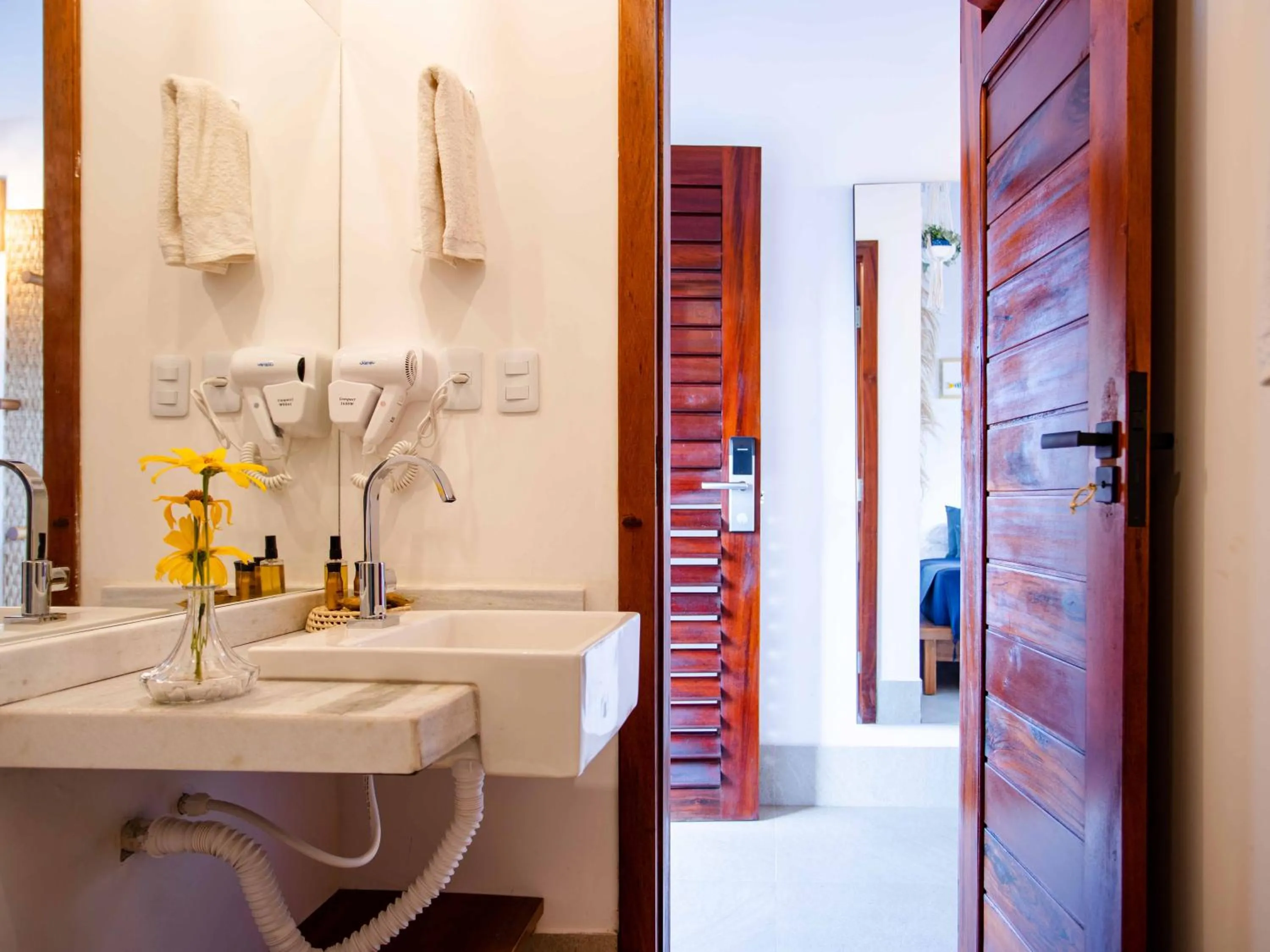 Bathroom in MKNI Hotel - Ikaika Makani Experience