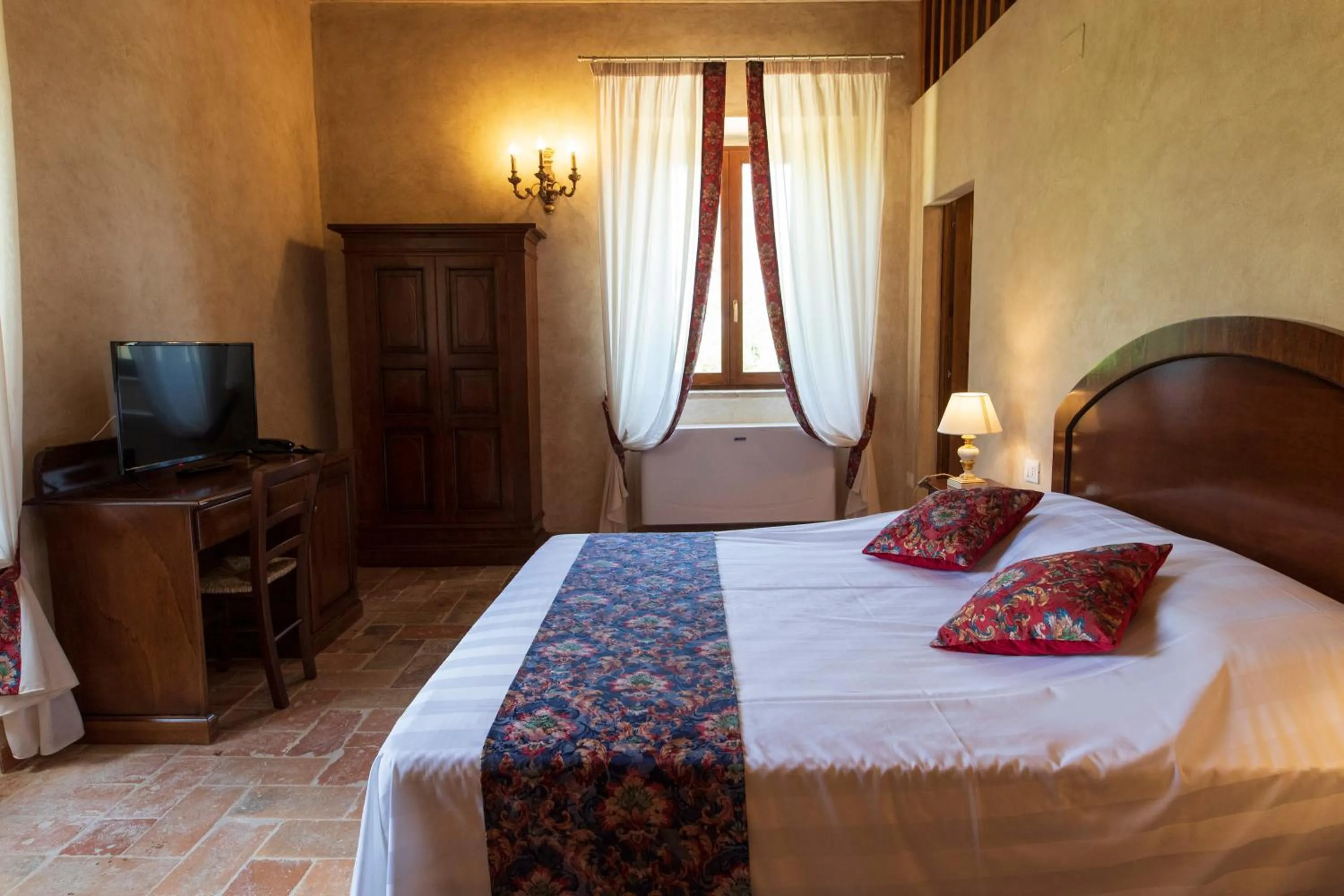 Bed in Locanda di Montegiove