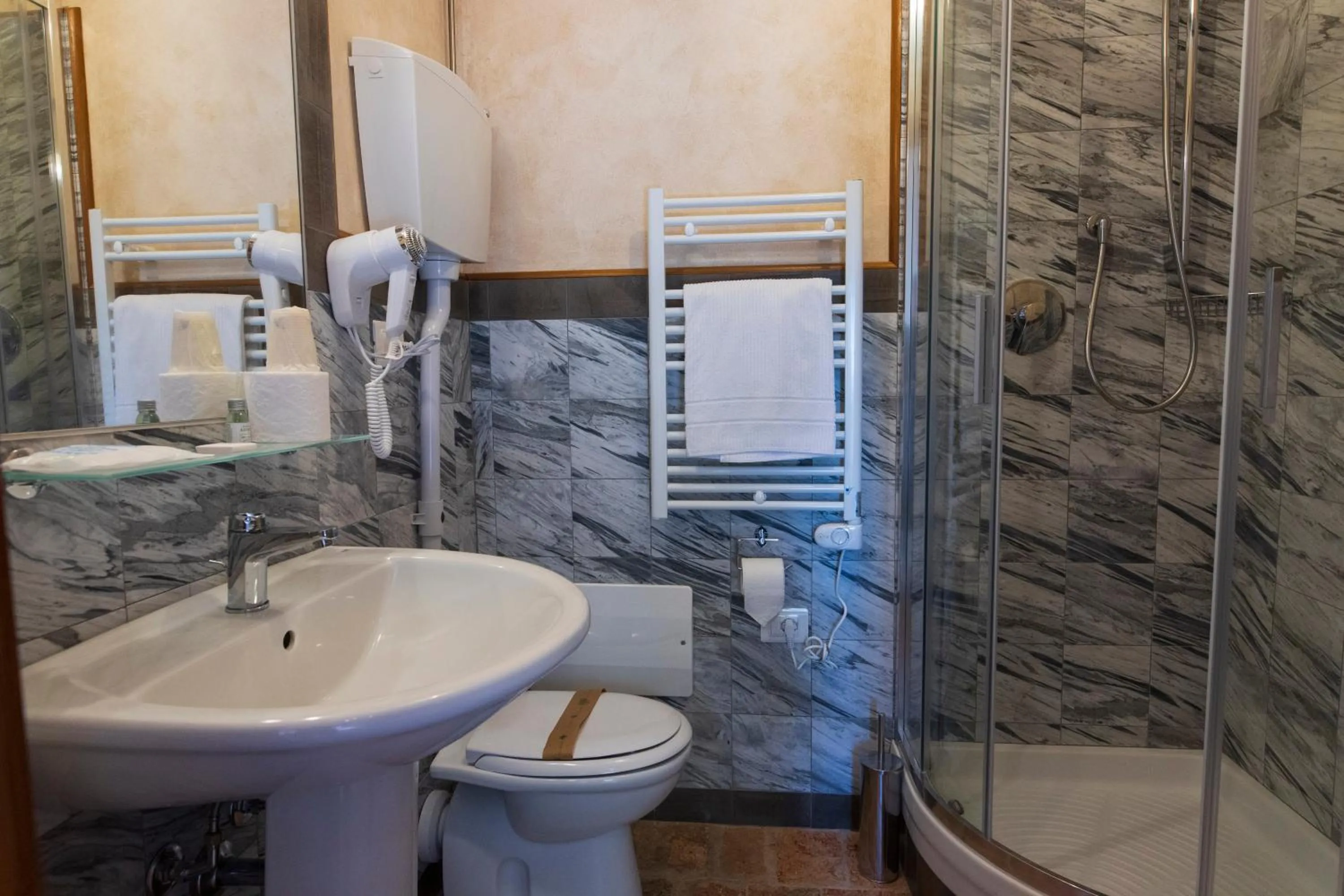 Toilet in Locanda di Montegiove