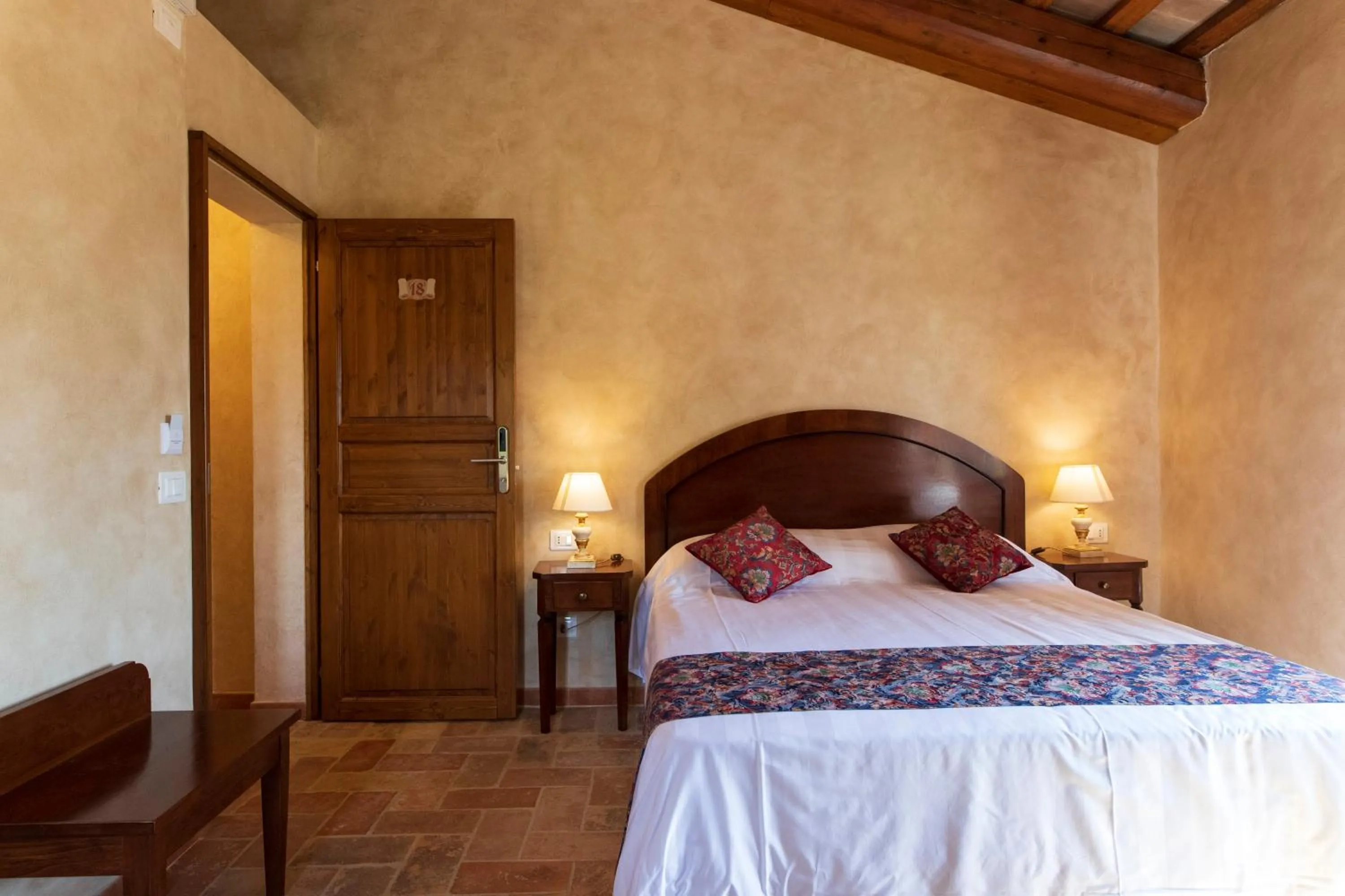 Bed in Locanda di Montegiove