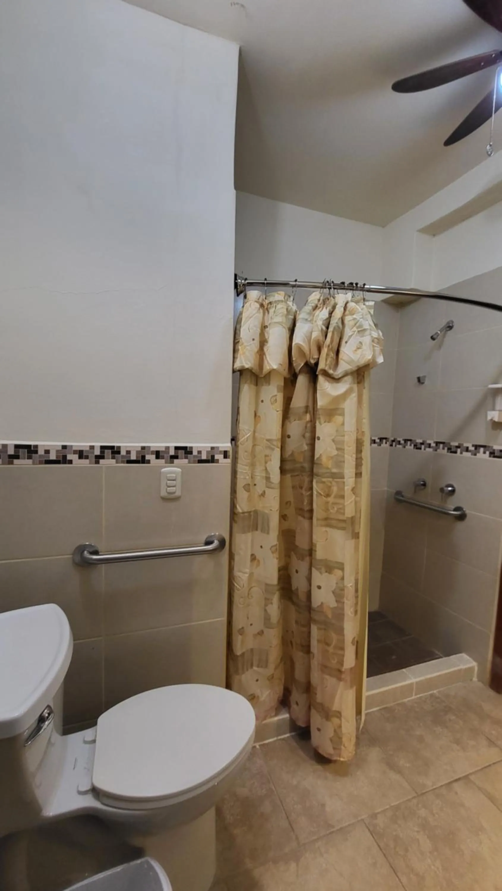 Shower in Sohla Rooftop Hostel