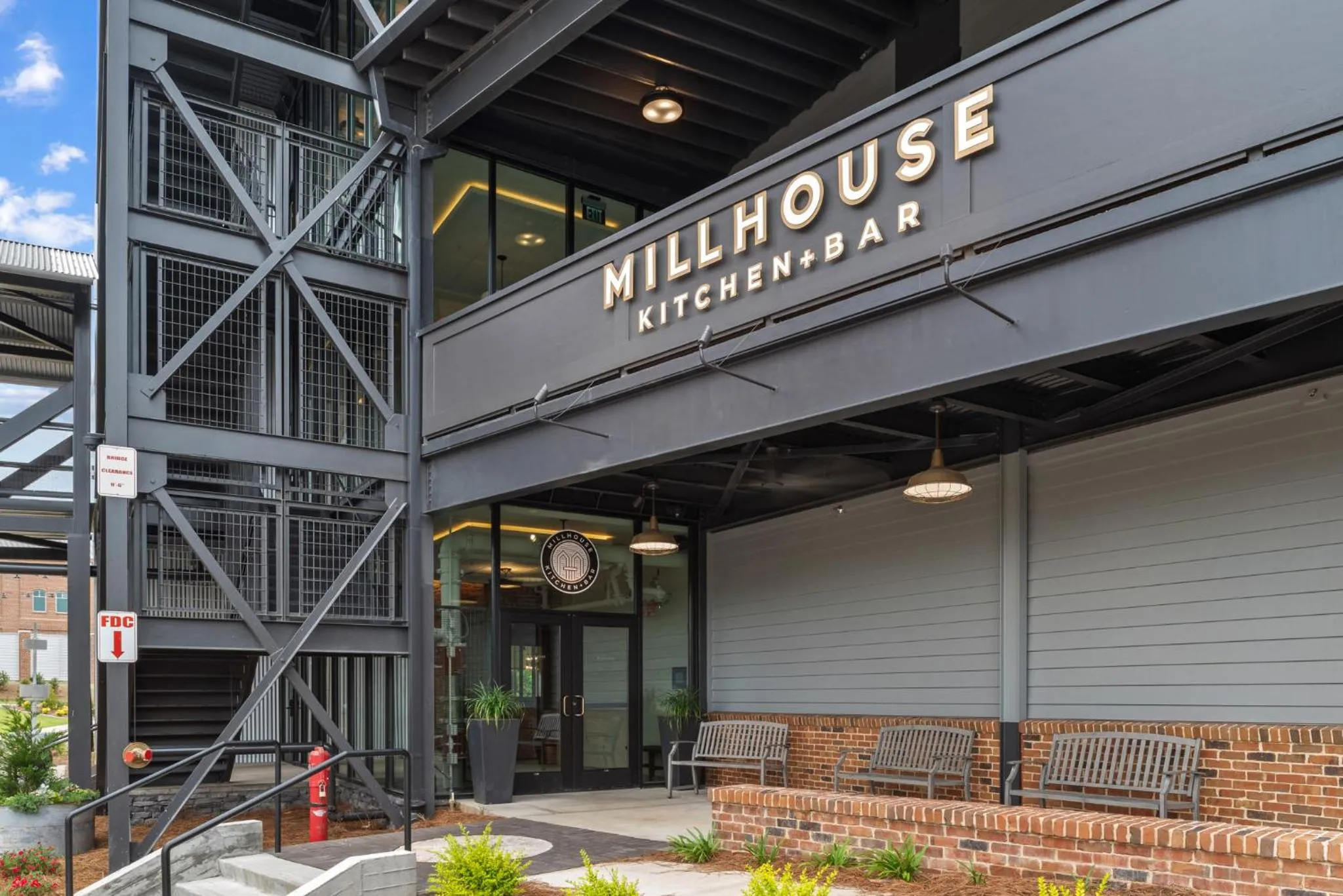 Restaurant/places to eat in City Mills Hotel