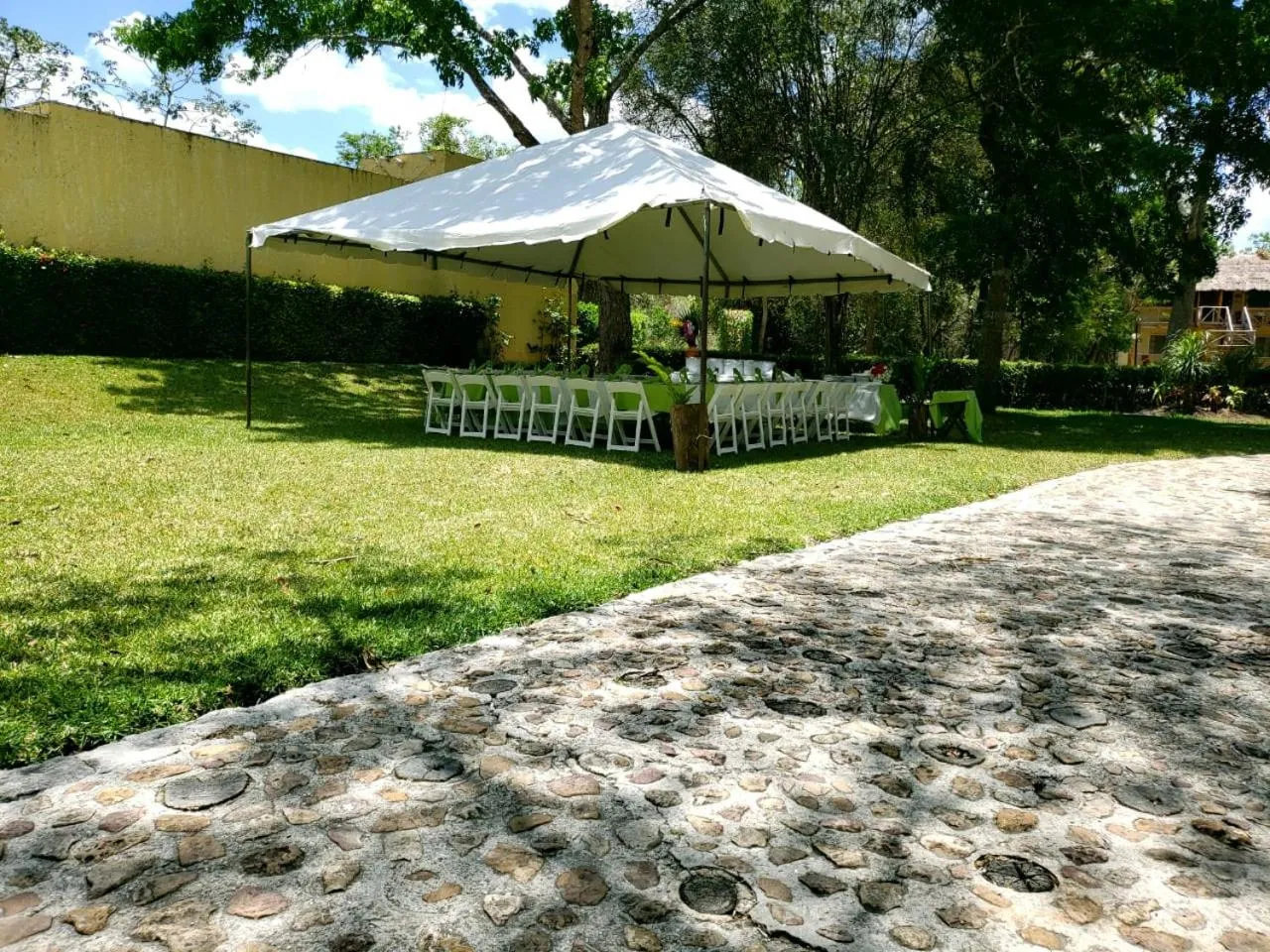 Garden in hotel villas chicanna