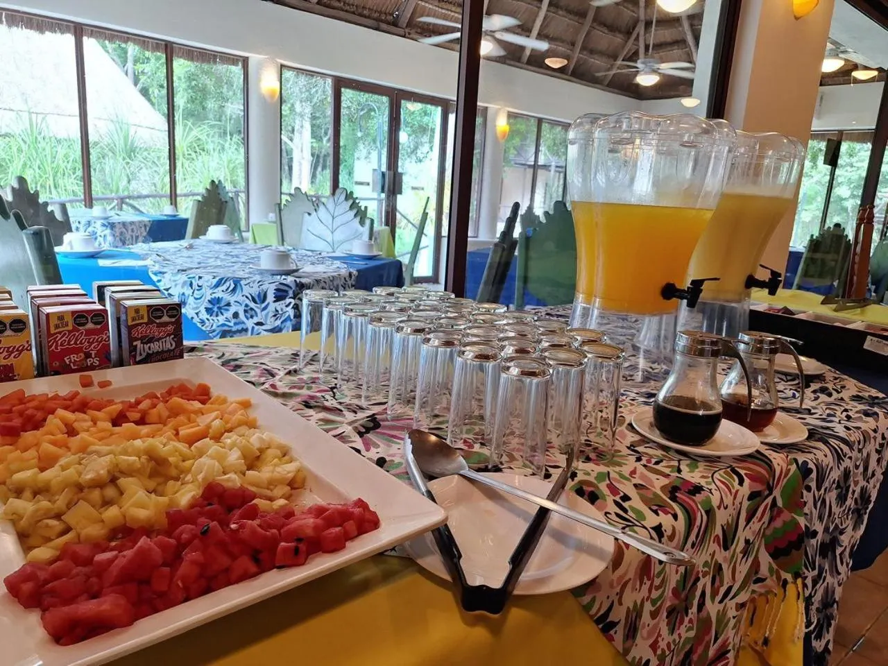 Restaurant/places to eat in hotel villas chicanna