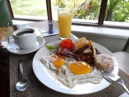 Restaurant/places to eat in hotel villas chicanna