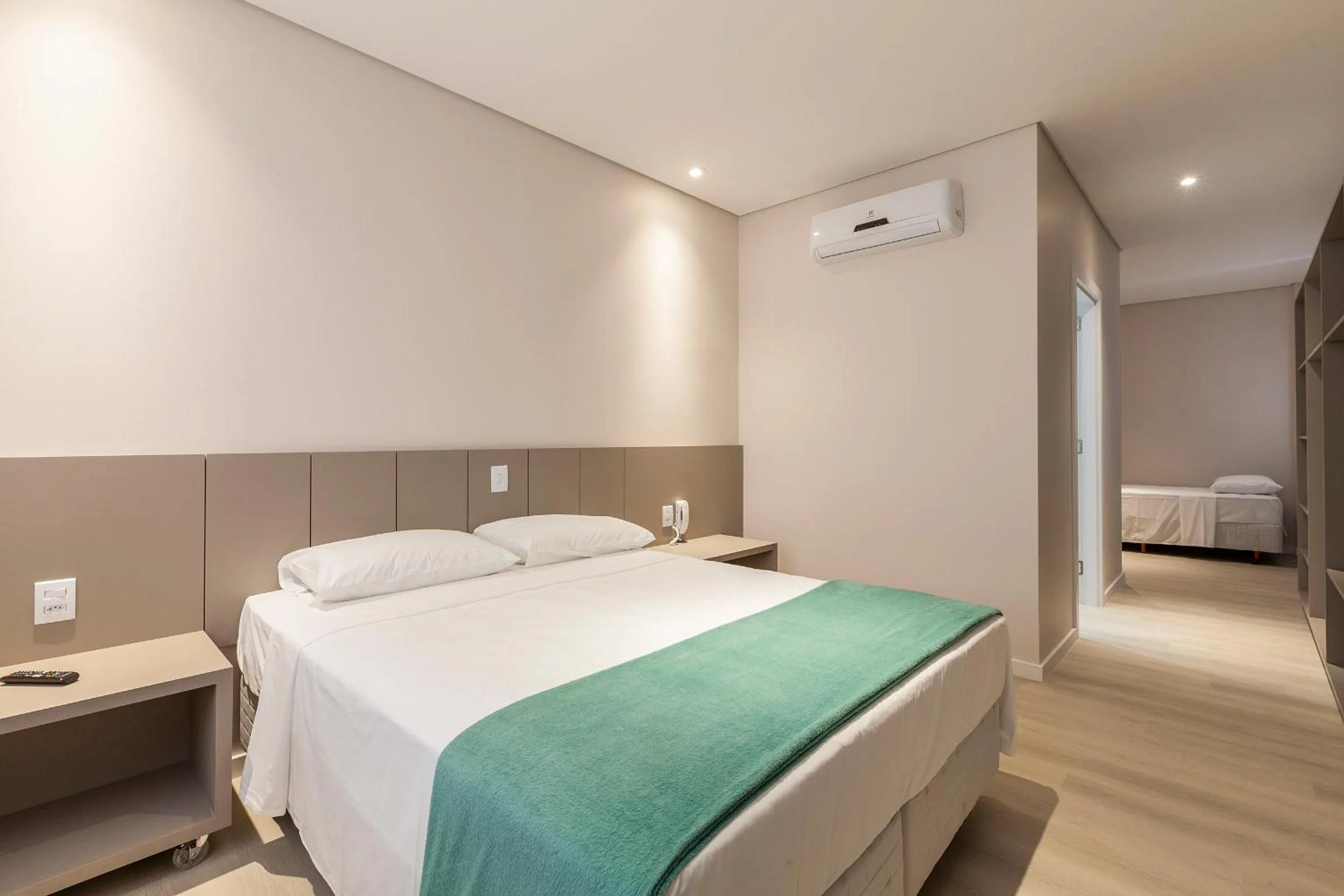 Bedroom, Bed in Tri Hotel Executive Osório