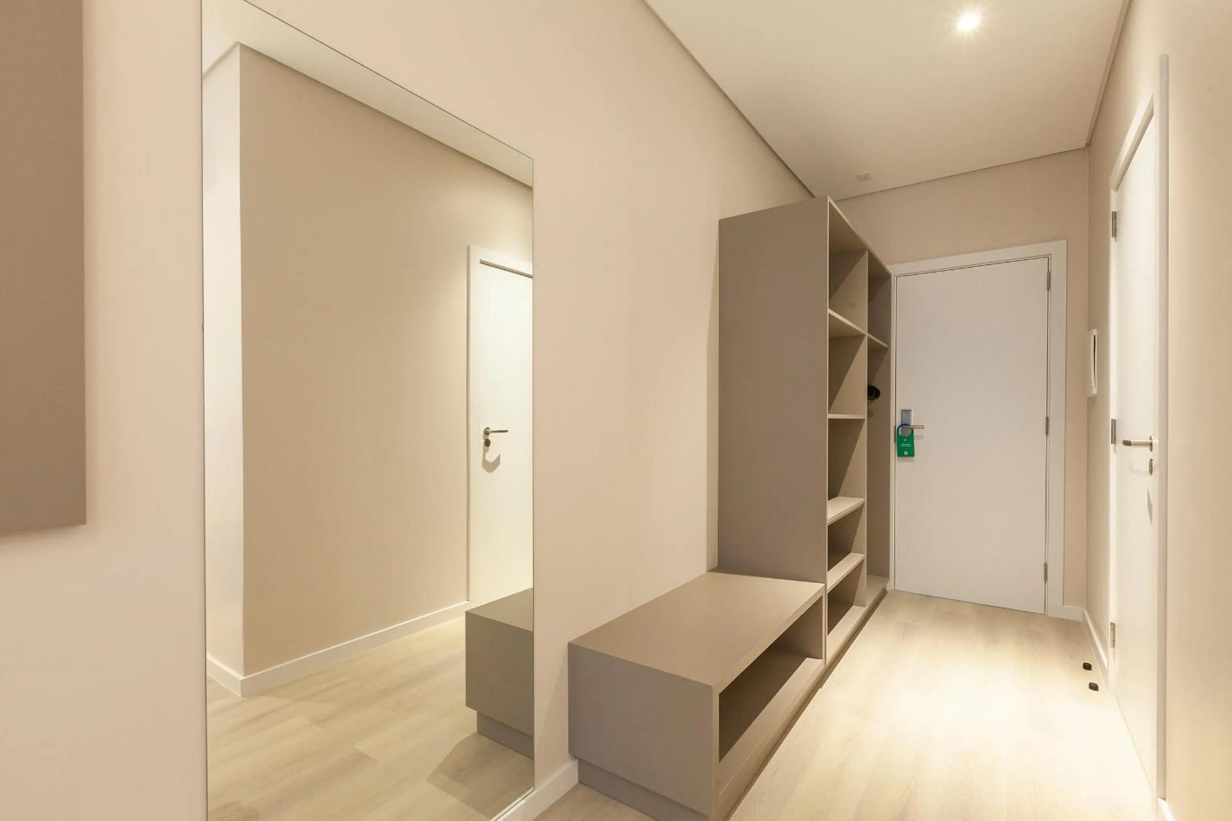 wardrobe in Tri Hotel Executive Osório