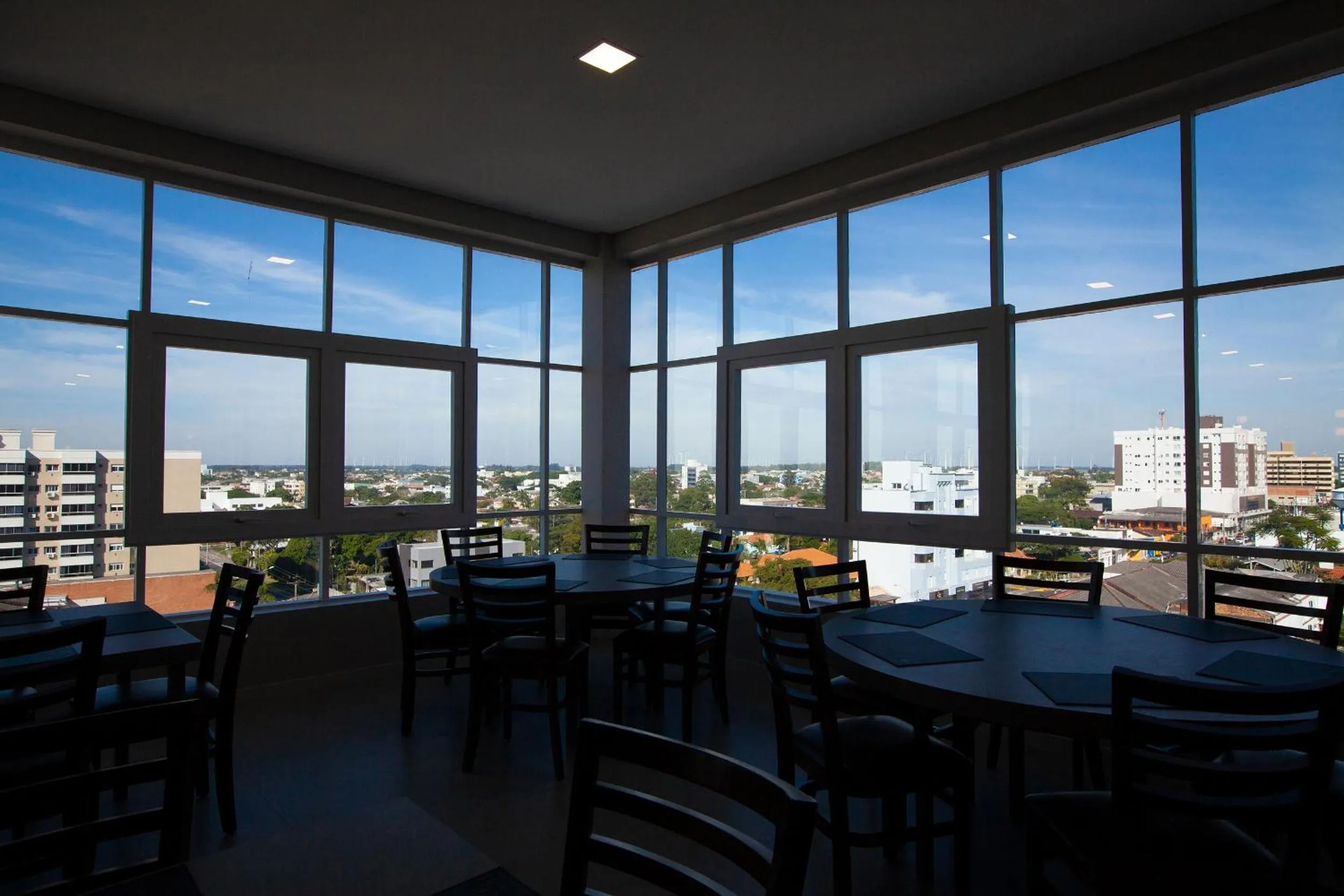 Restaurant/places to eat in Tri Hotel Executive Osório