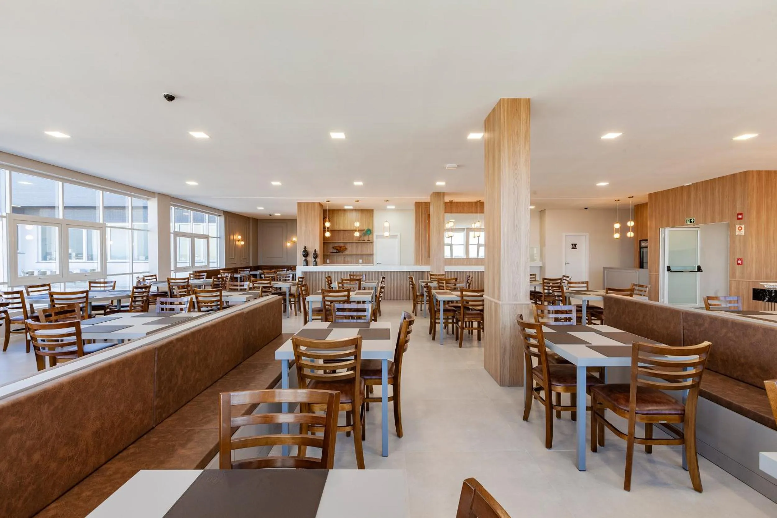 Restaurant/places to eat in Tri Hotel Executive Osório