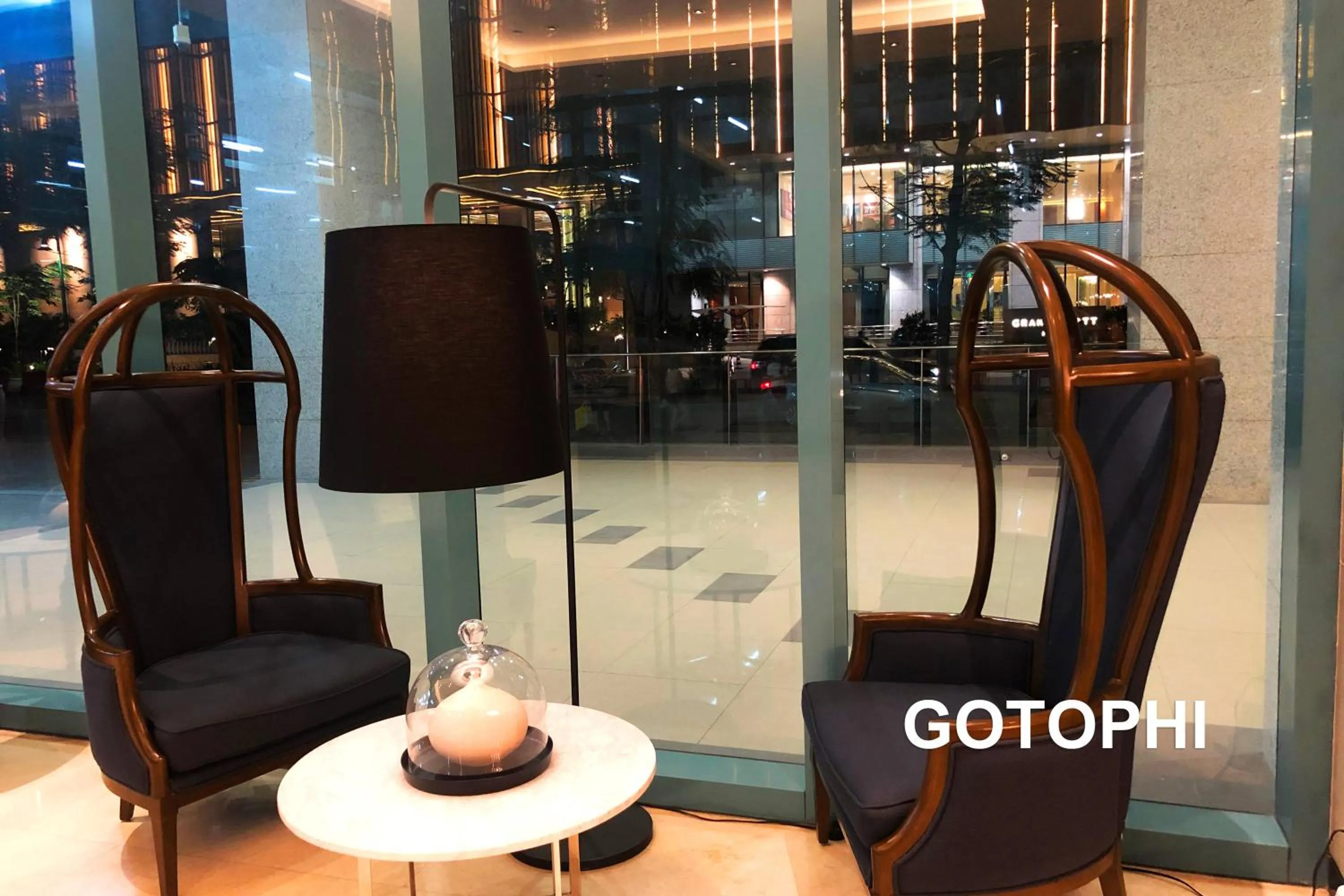 Seating area in One Uptown Residence