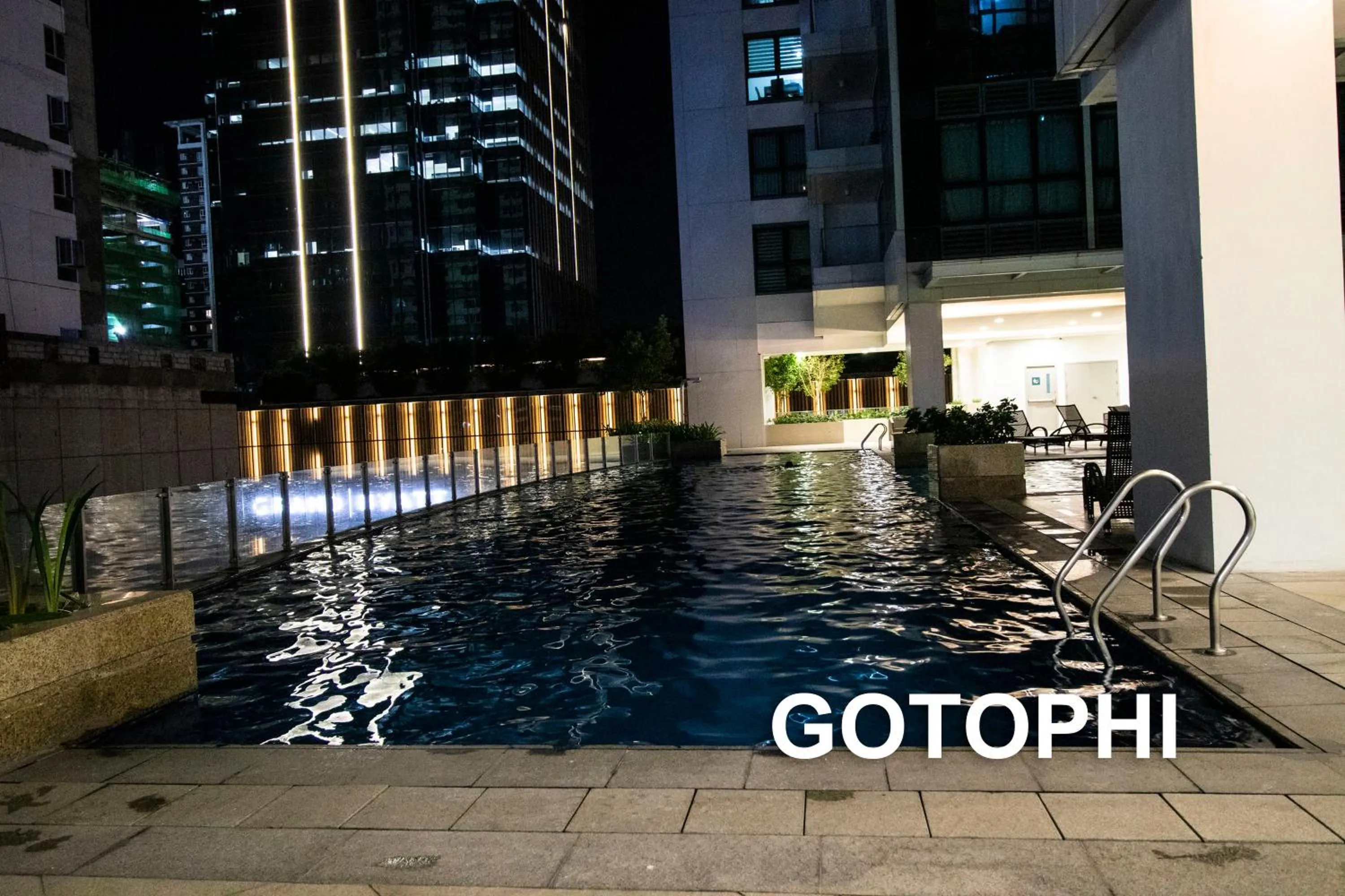 Night in One Uptown Residence