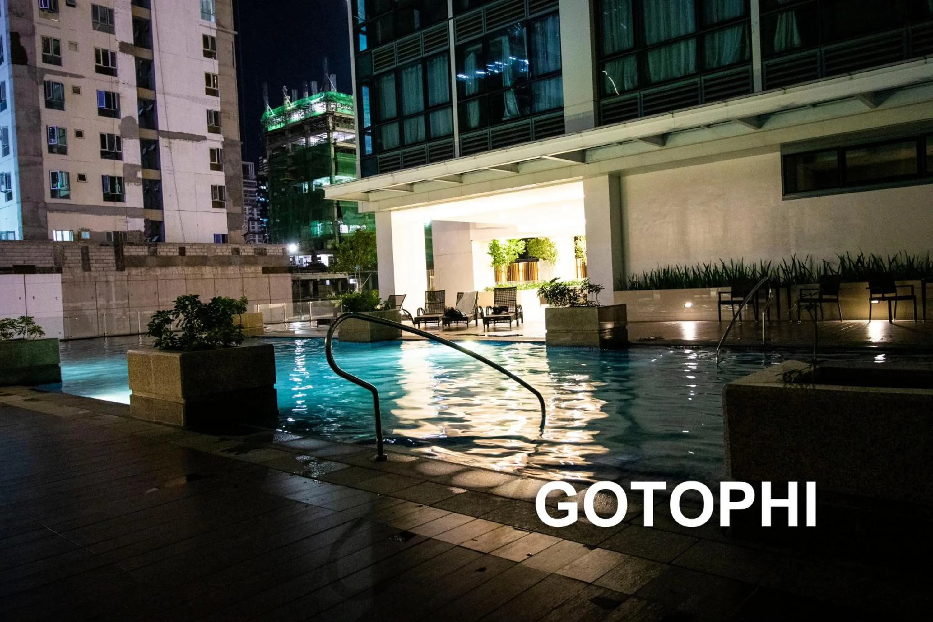 Night in One Uptown Residence