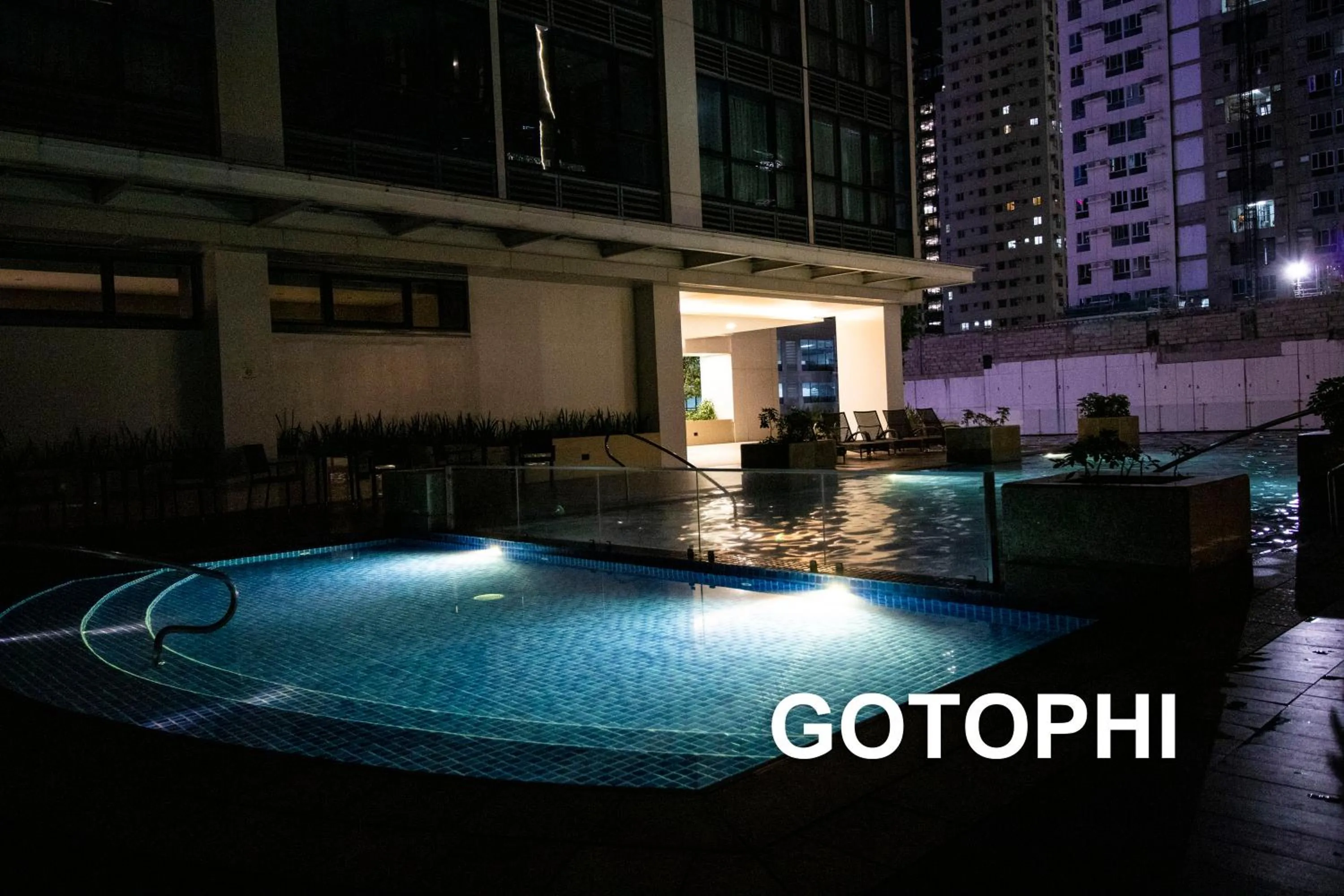 Night in One Uptown Residence