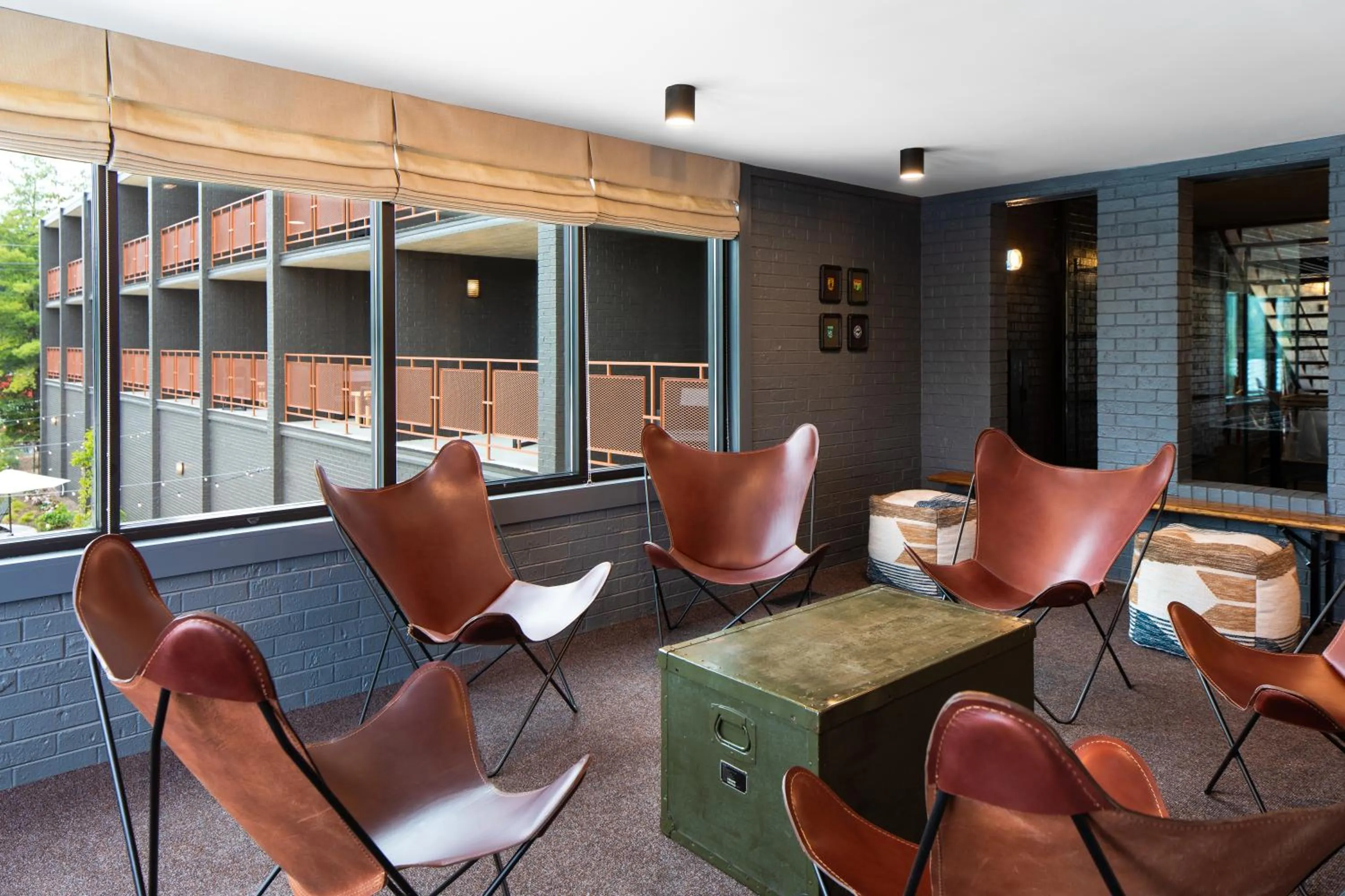 Seating area in Rhode's Motor Lodge