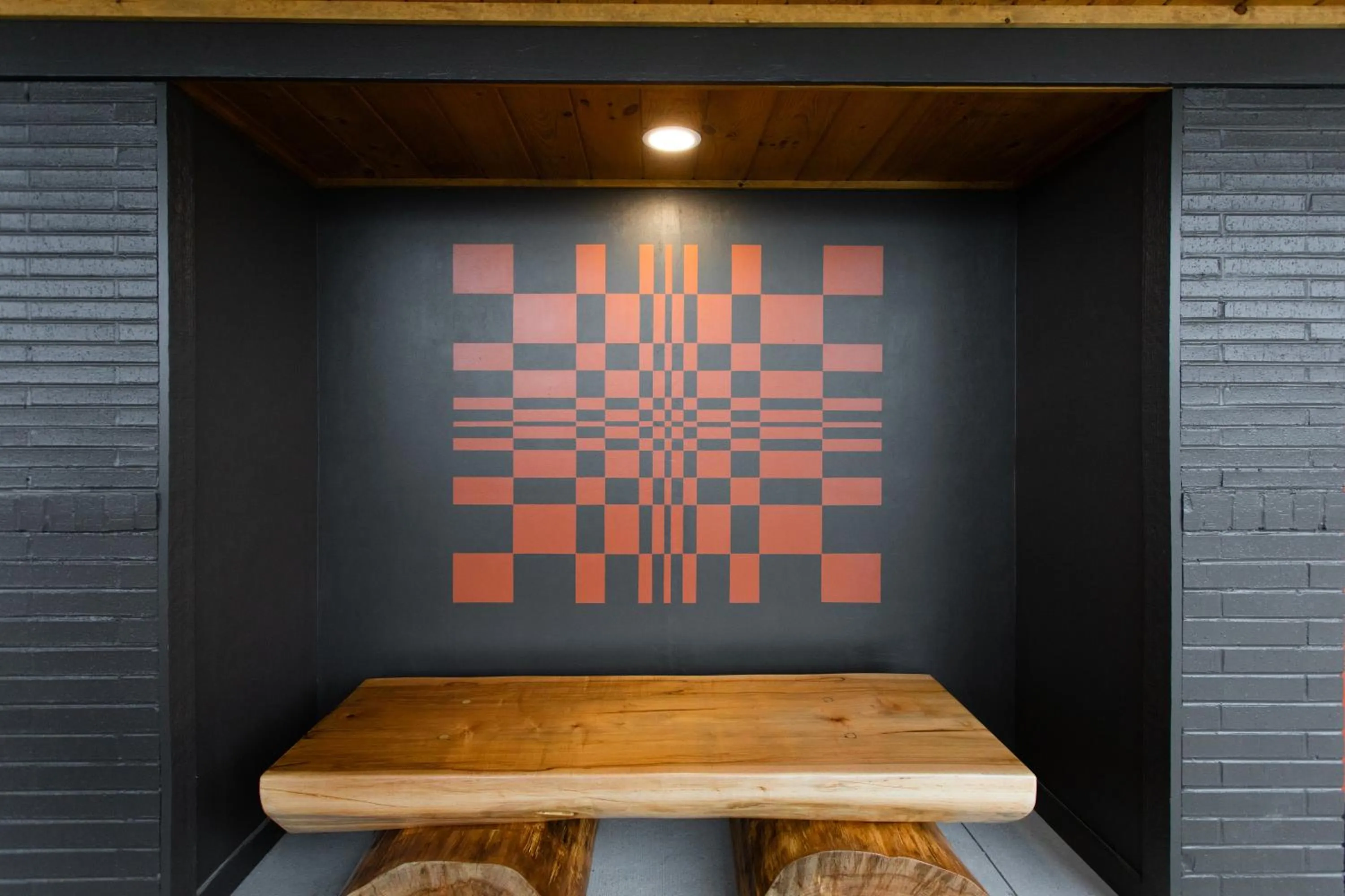 Property building in Rhode's Motor Lodge