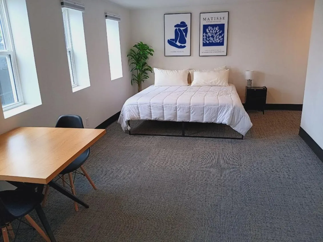 Bed in Five10 Orange Street Hotel - Hot Springs