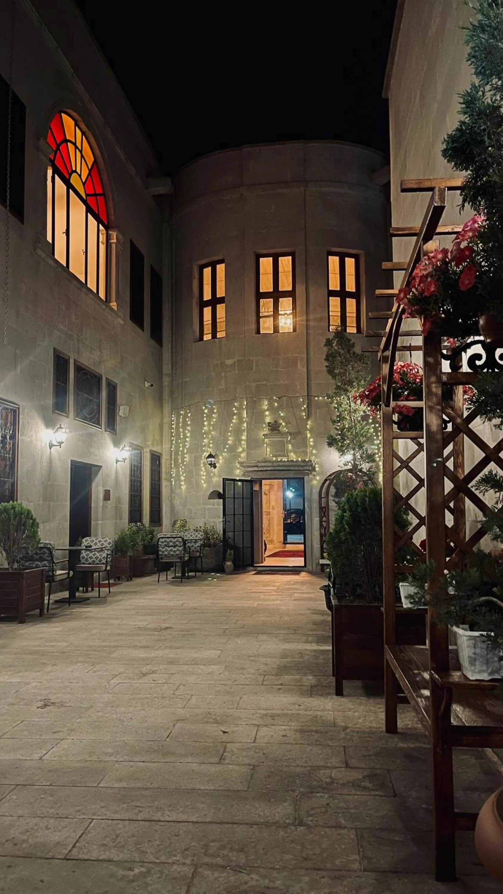 Inner courtyard view in Four Mansions Hotel