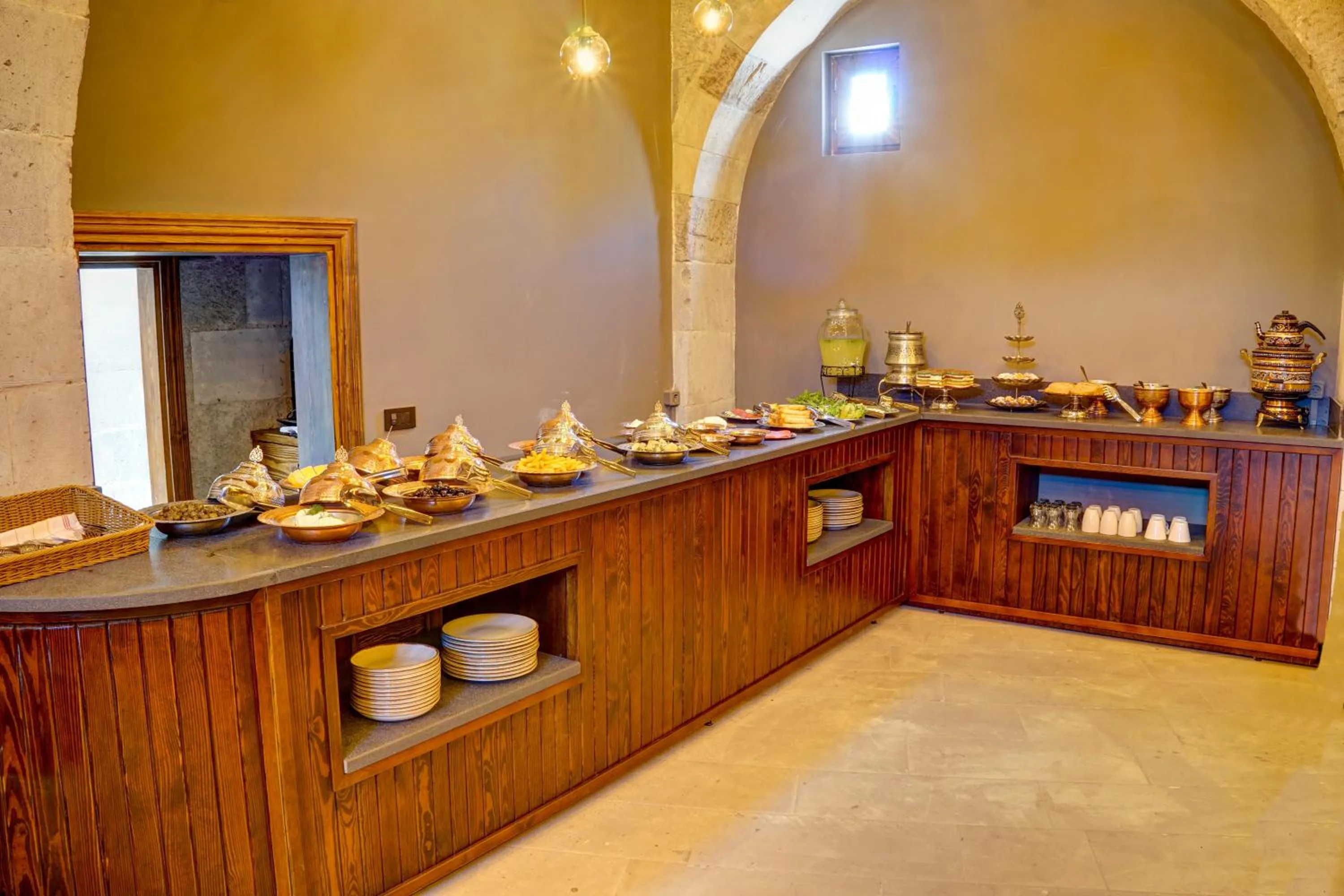 Restaurant/places to eat in Four Mansions Hotel