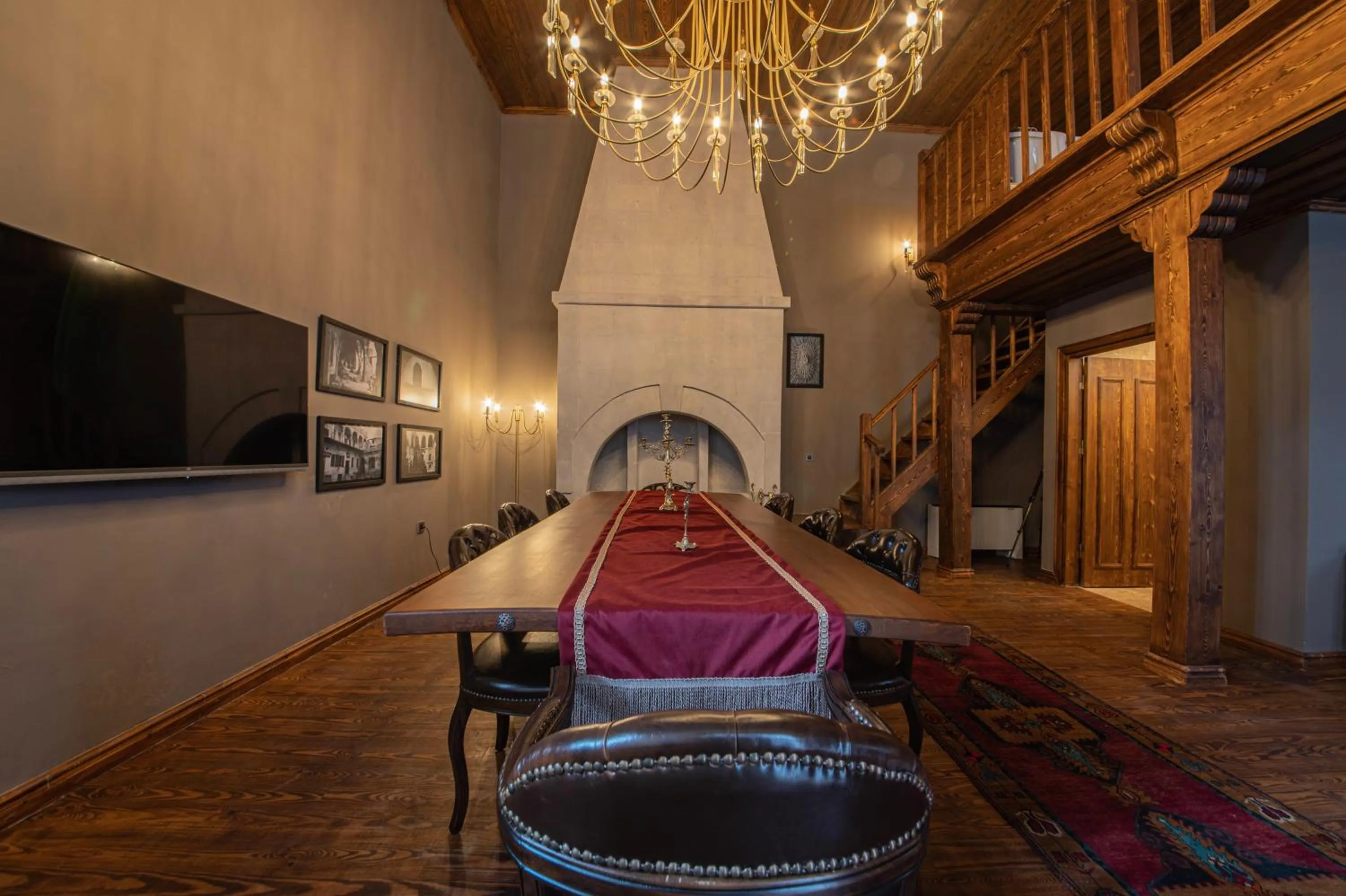 TV and multimedia in Four Mansions Hotel