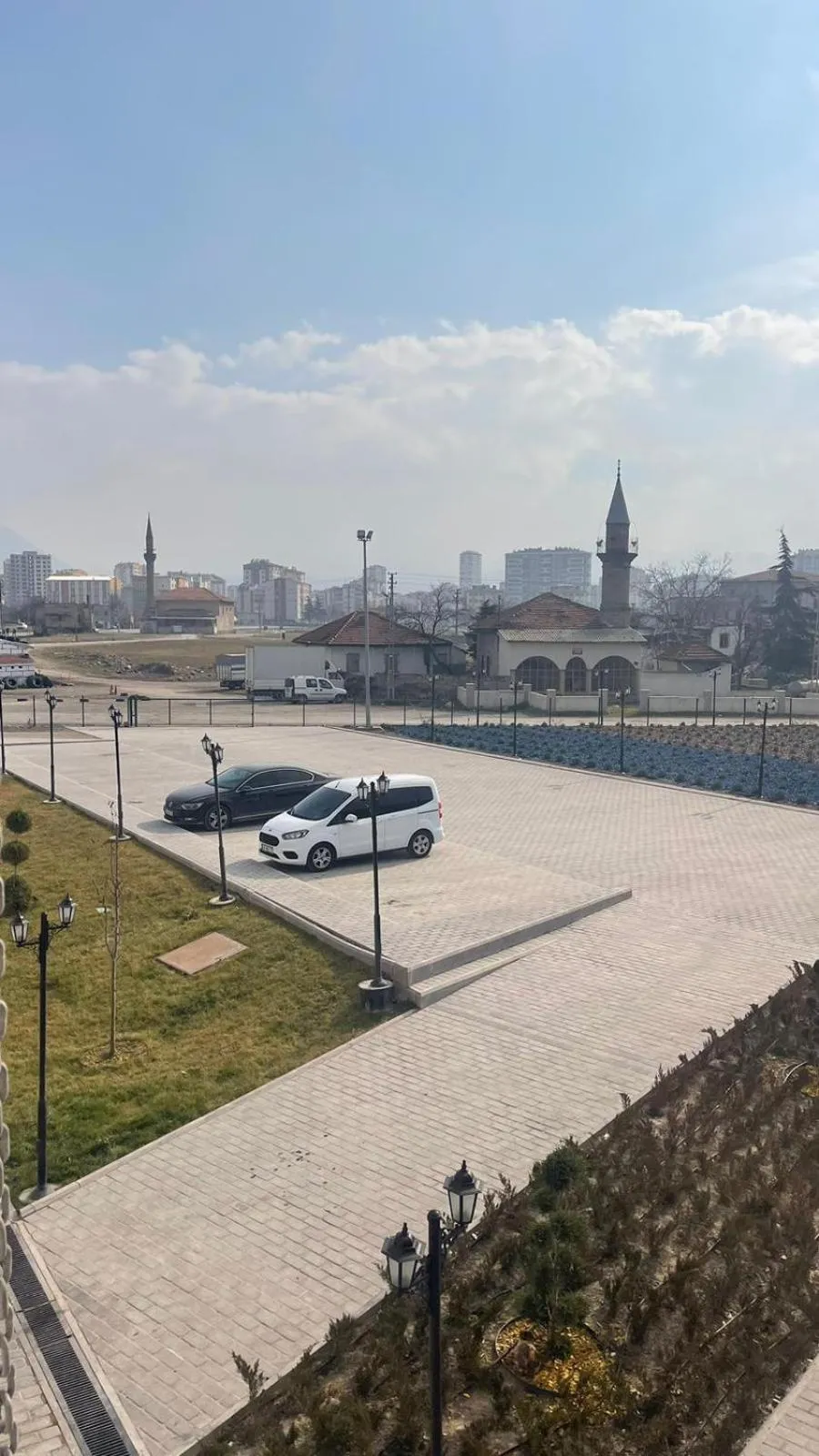 Parking in Four Mansions Hotel