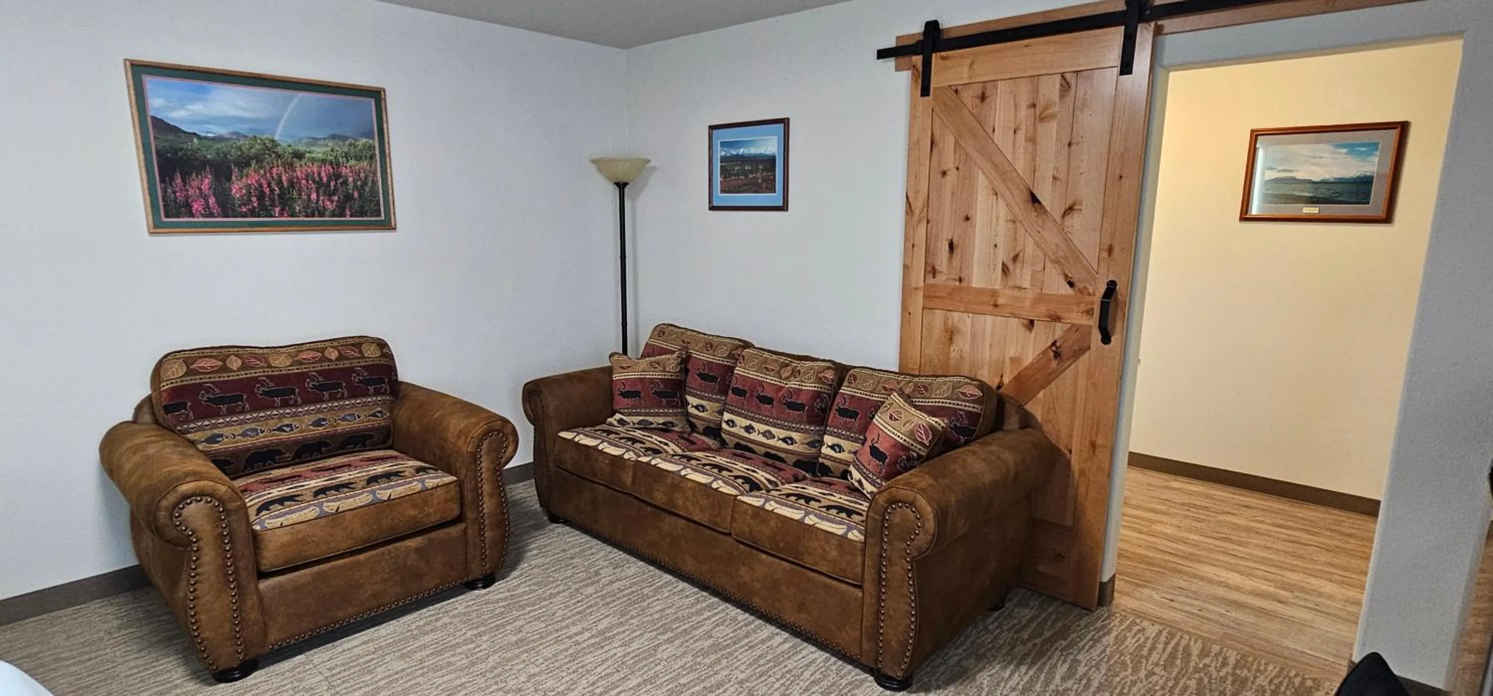Seating area in Eagle River Lodge
