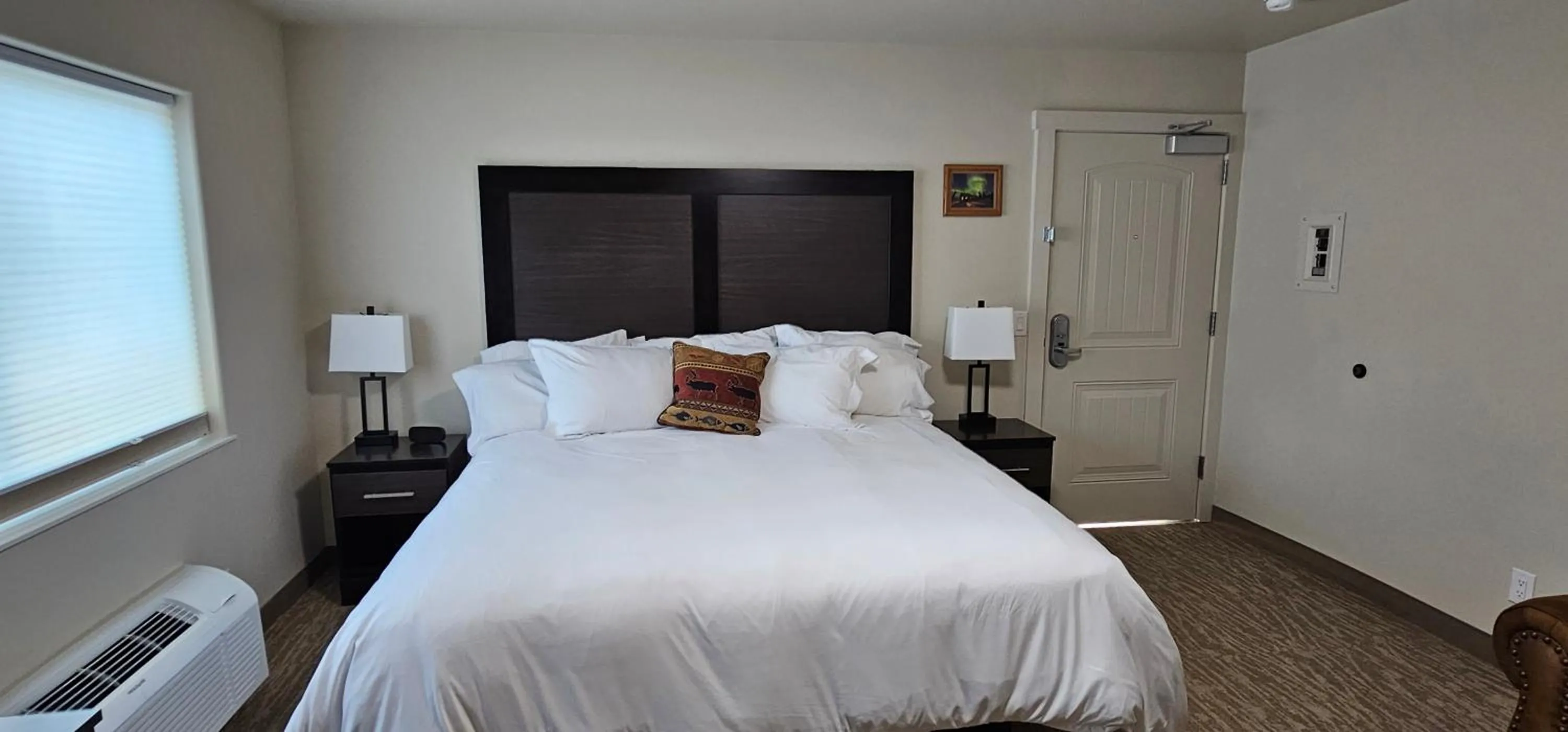 Bedroom, Bed in Eagle River Lodge