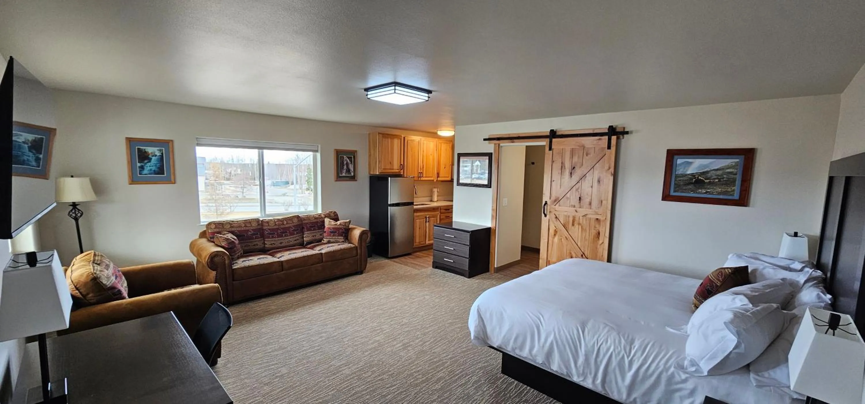 Kitchen or kitchenette, Bed in Eagle River Lodge