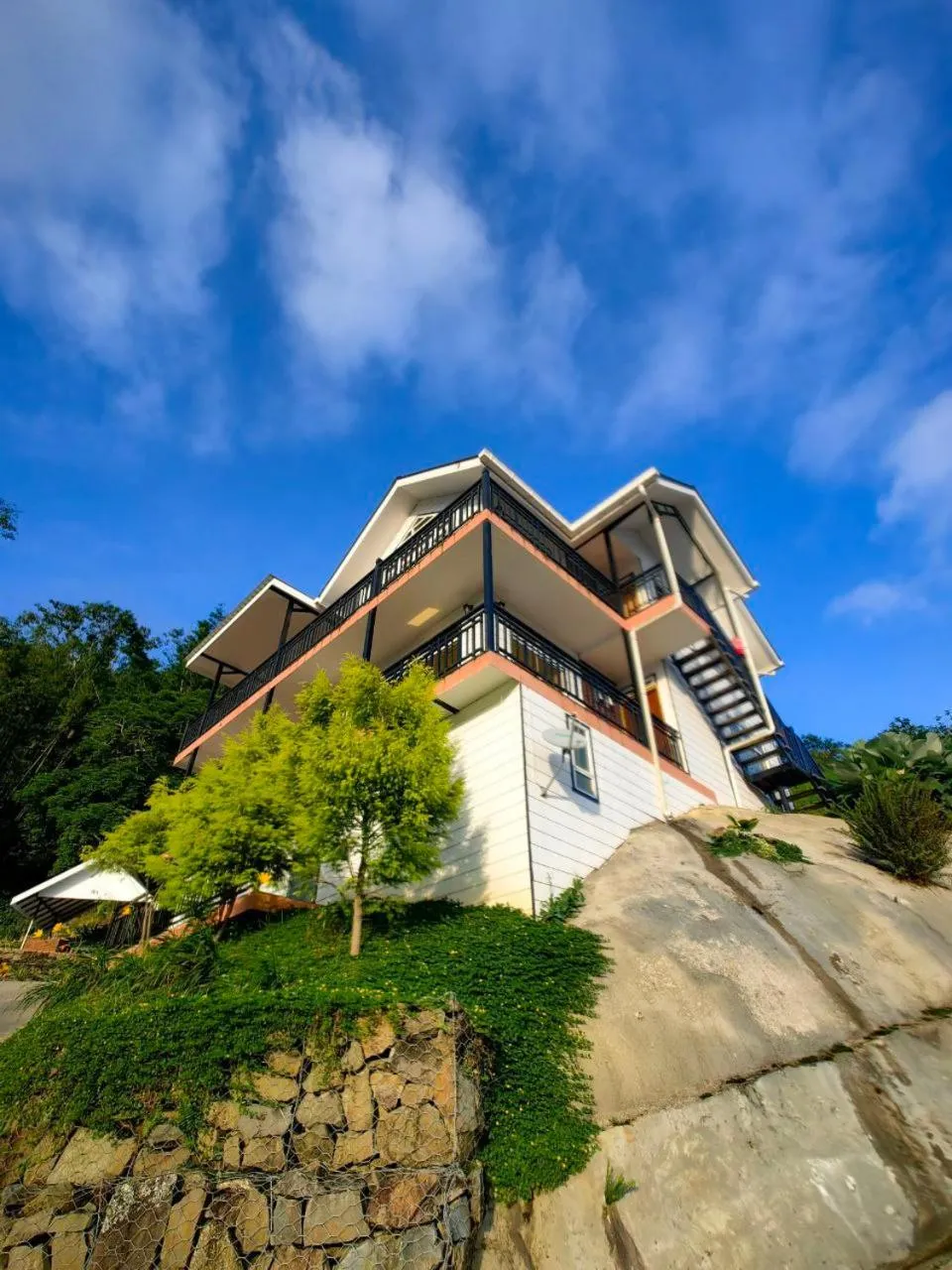 Property building in KUNDASANG MOUNT GARDEN