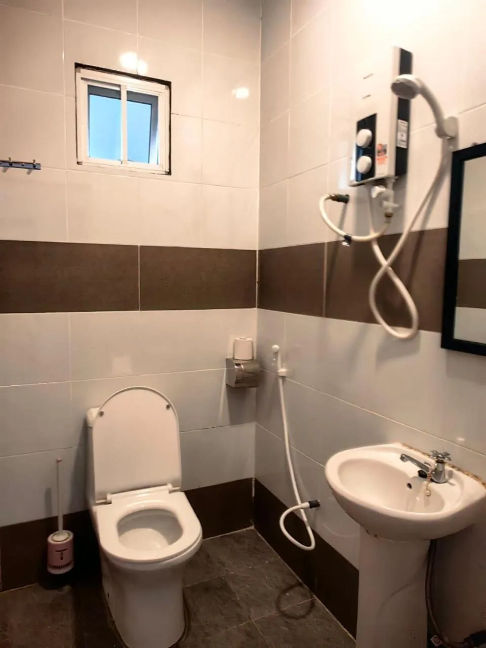 Shower in KUNDASANG MOUNT GARDEN