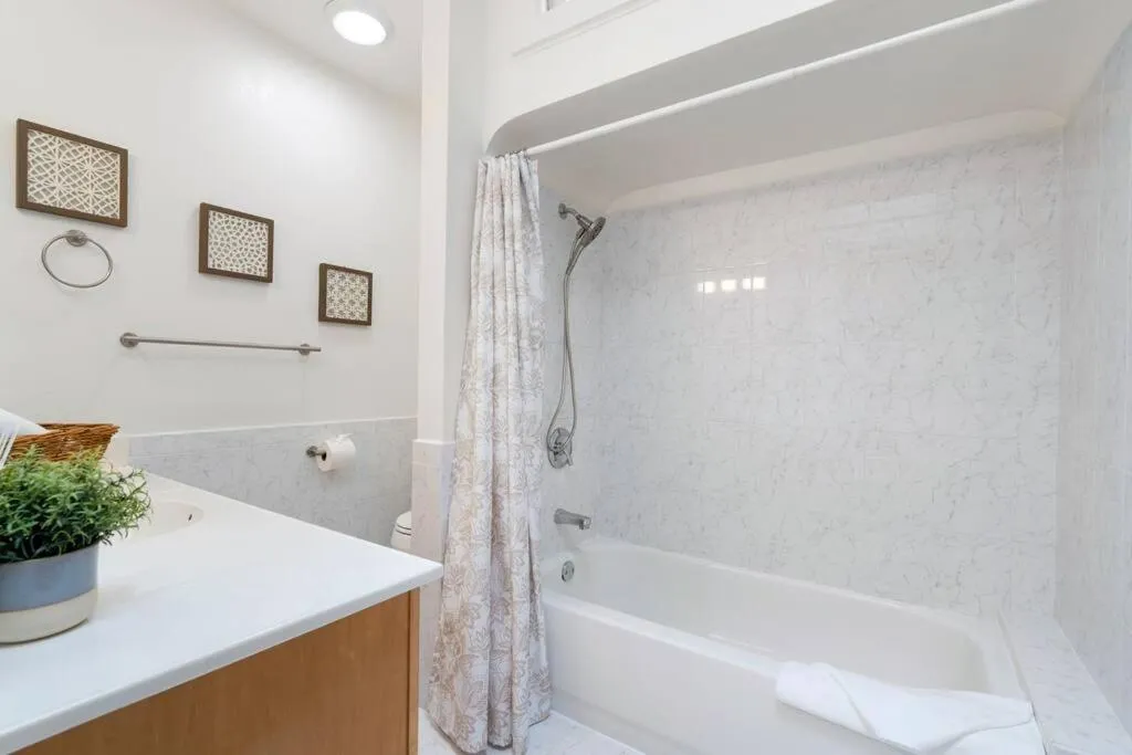 Stunning 2BR w/ 1BA Home near BART