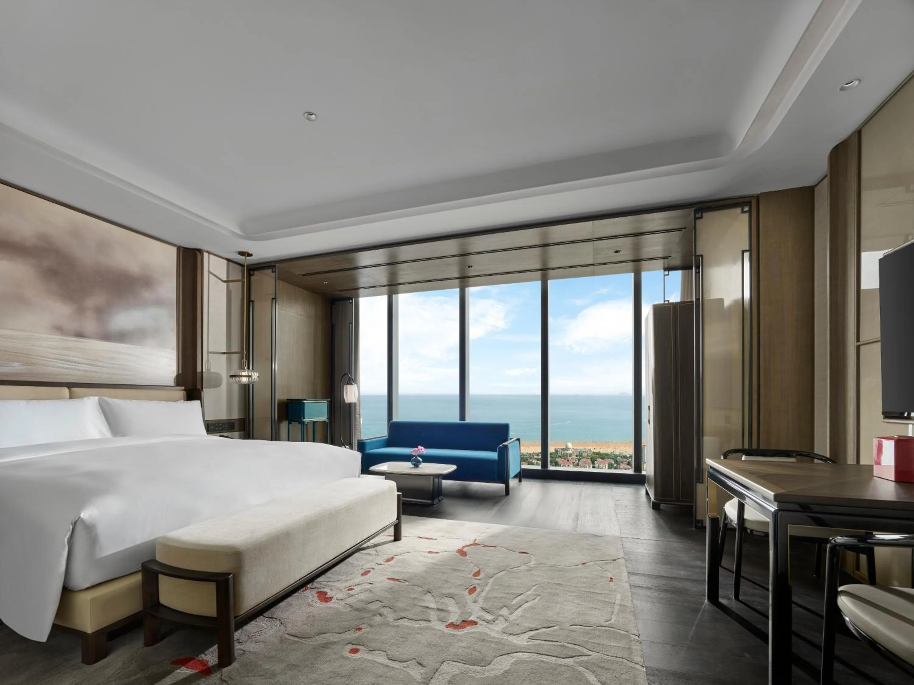 Photo of the whole room, Bed in Diaoyutai Hotel Qingdao