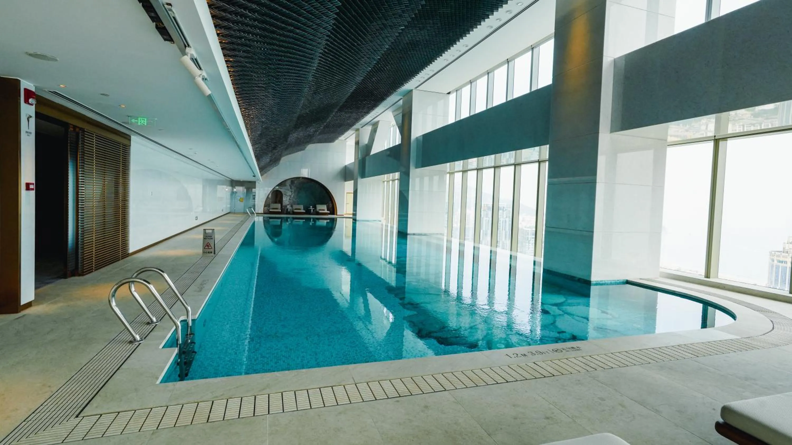 Swimming pool in Diaoyutai Hotel Qingdao