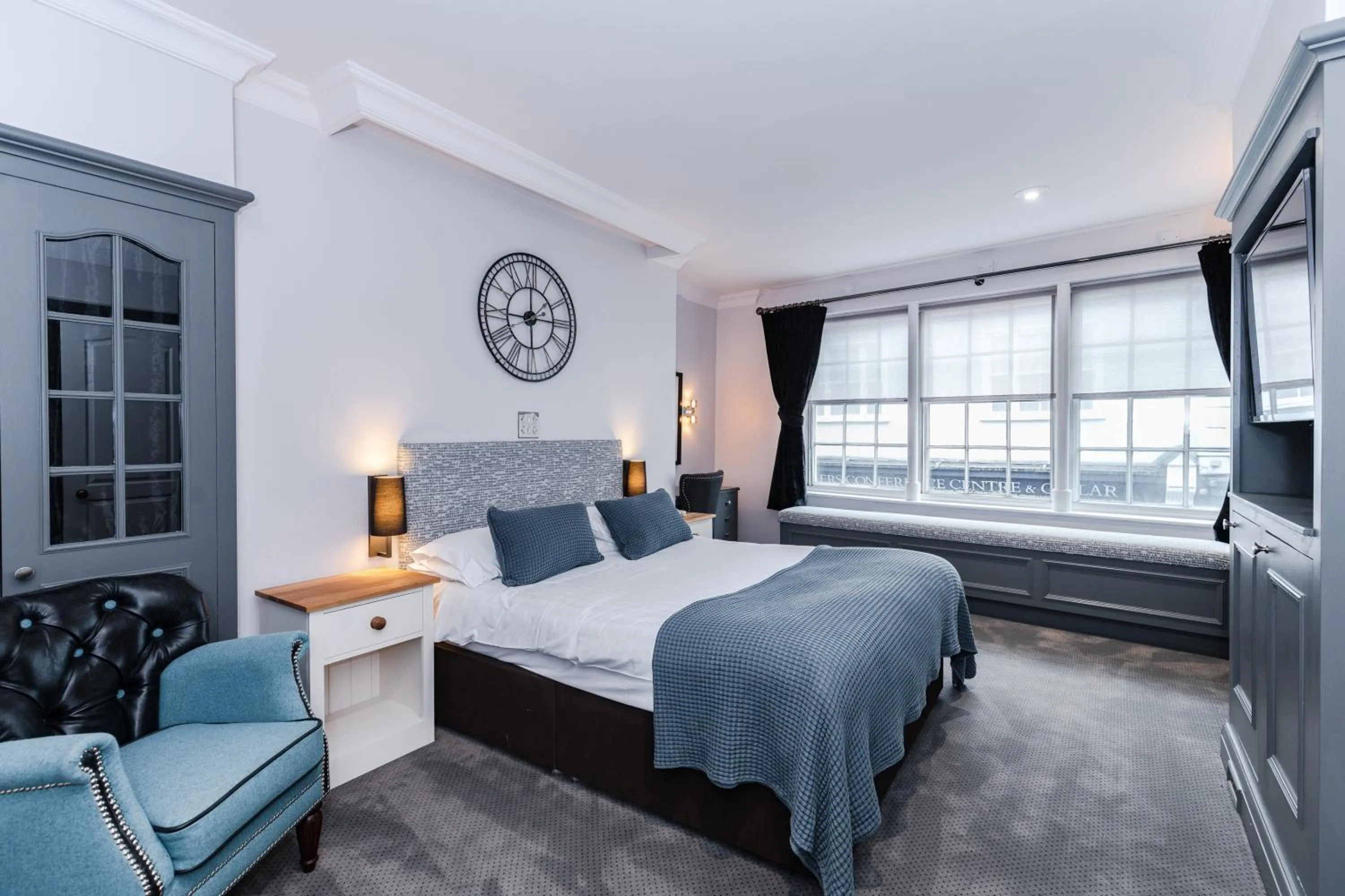 Bedroom, Bed in Villiers Hotel