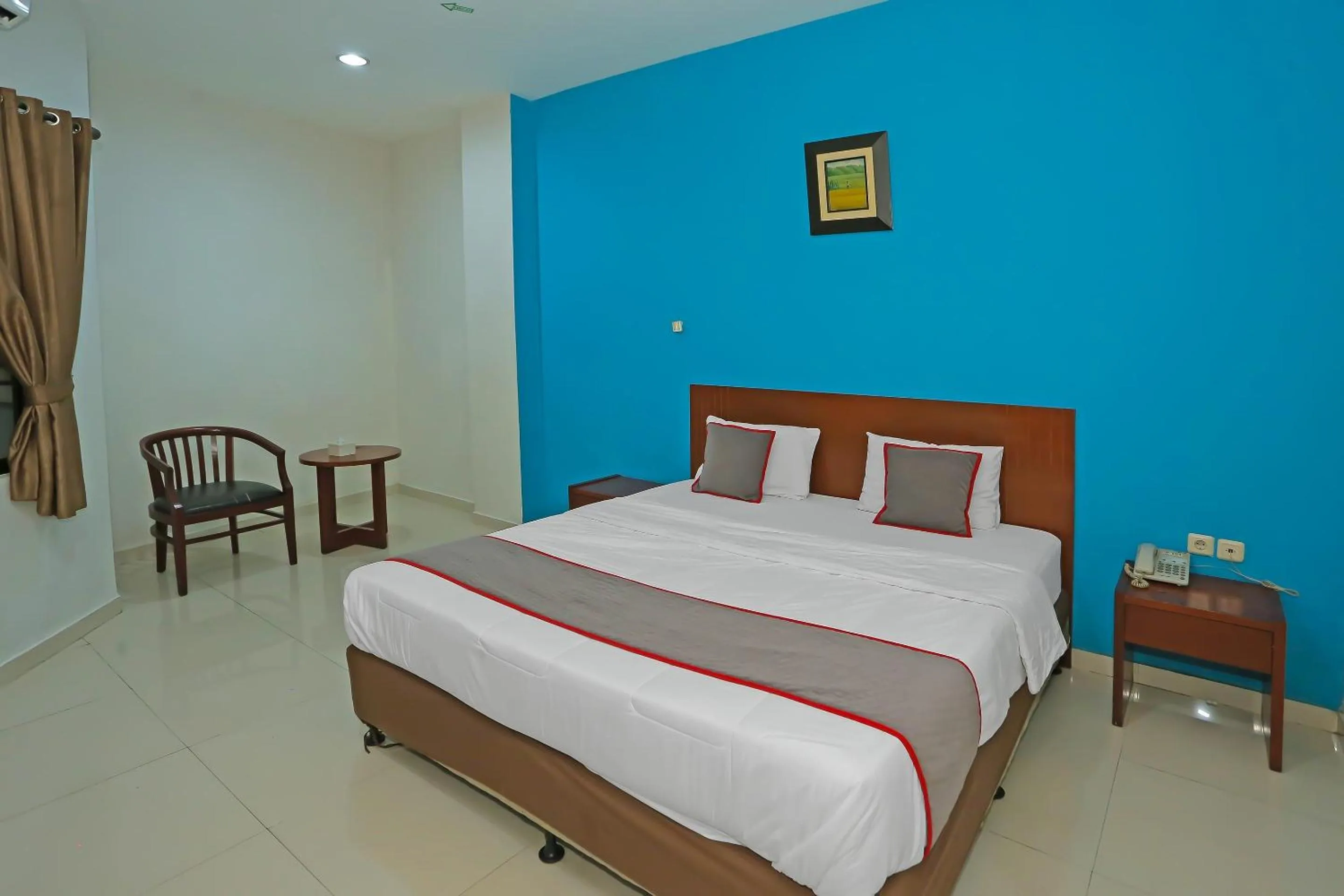 Bedroom, Bed in Townhouse OAK Hotel Fiducia Pasar Minggu