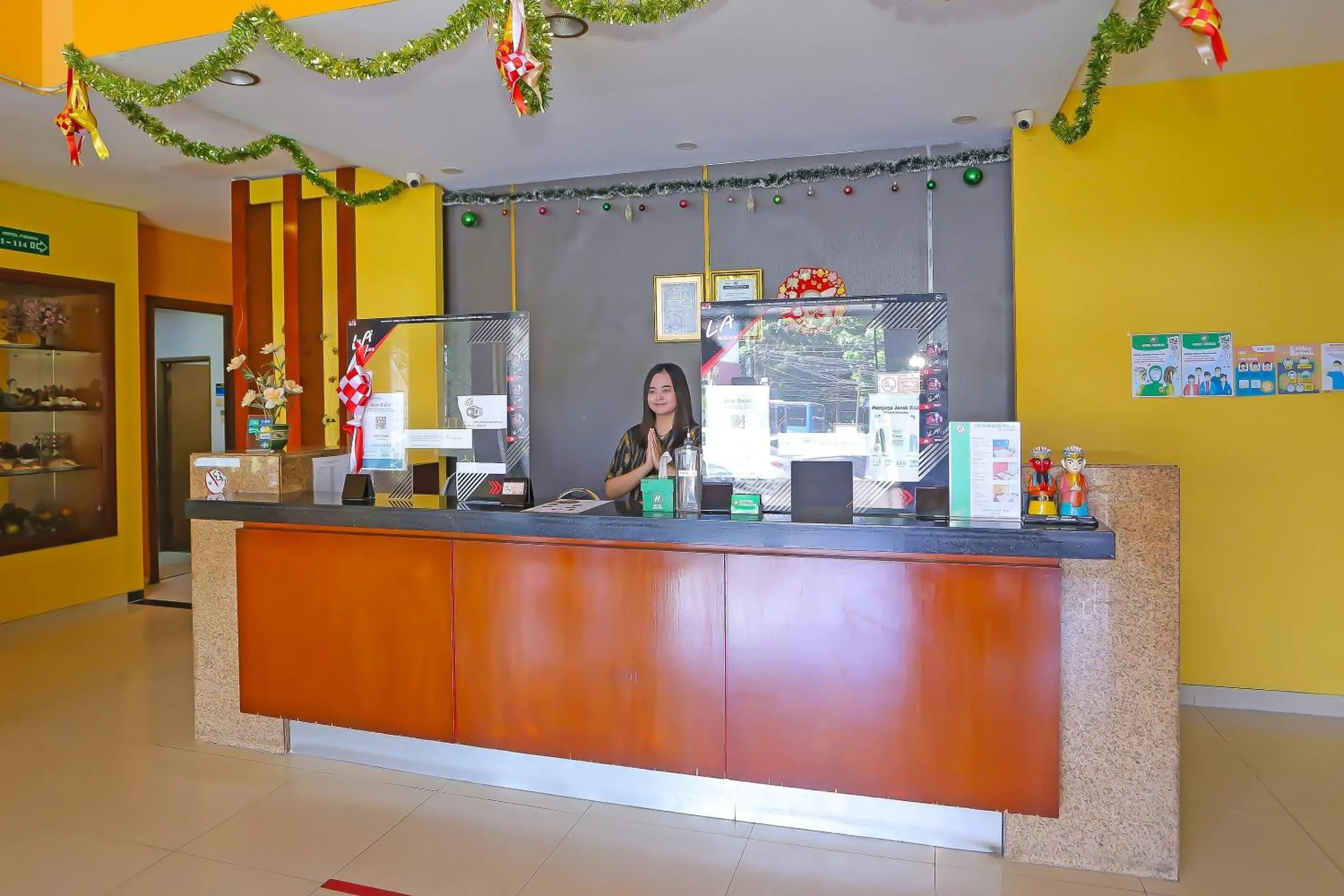 Lobby or reception in Townhouse OAK Hotel Fiducia Pasar Minggu