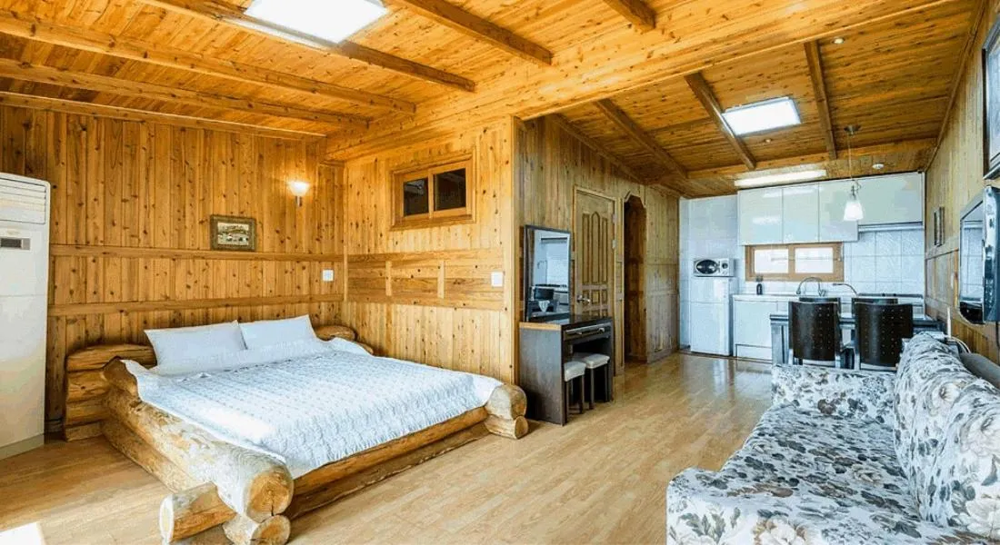 Bed in Long Beach Pension