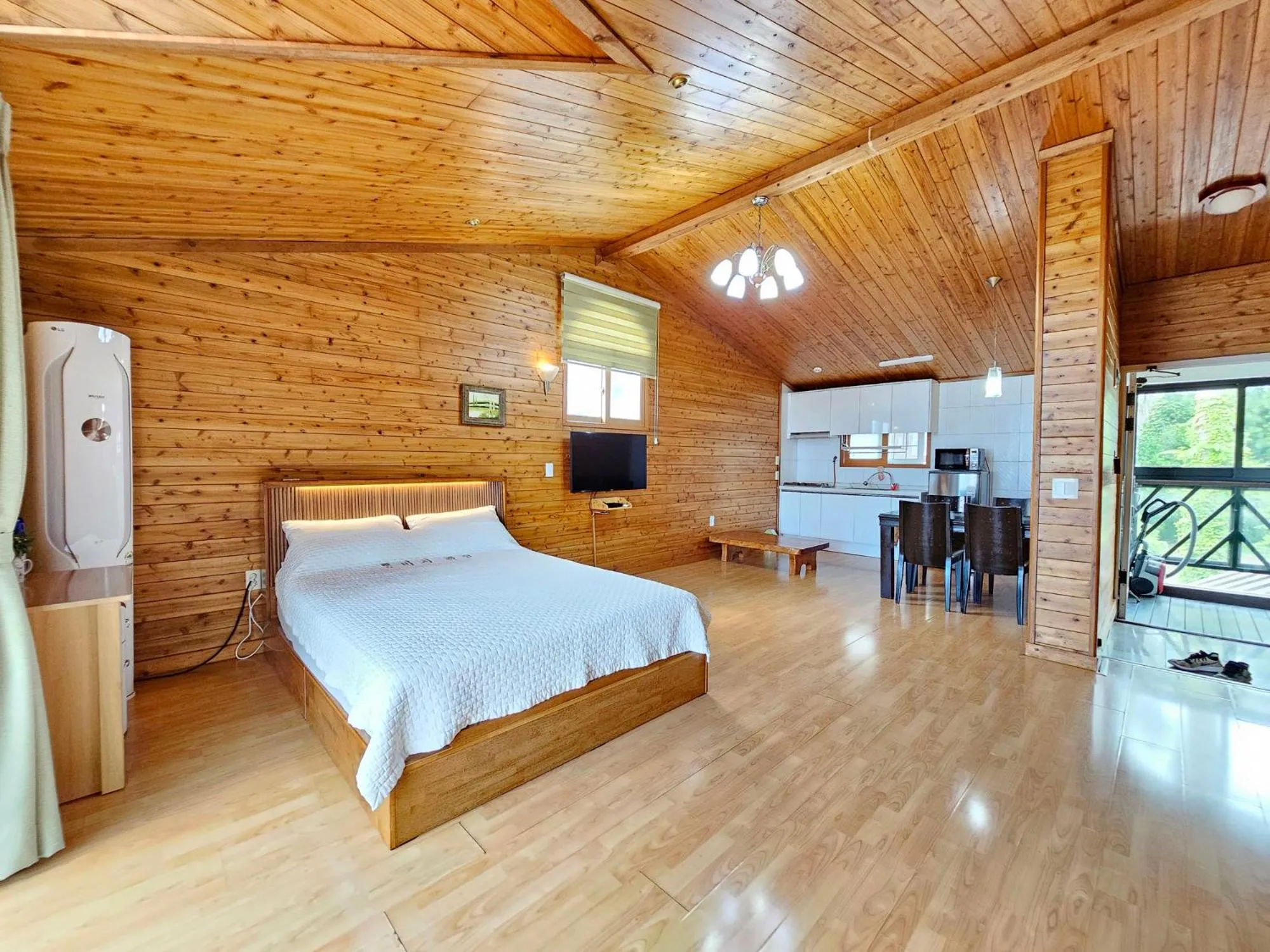 Bed in Long Beach Pension