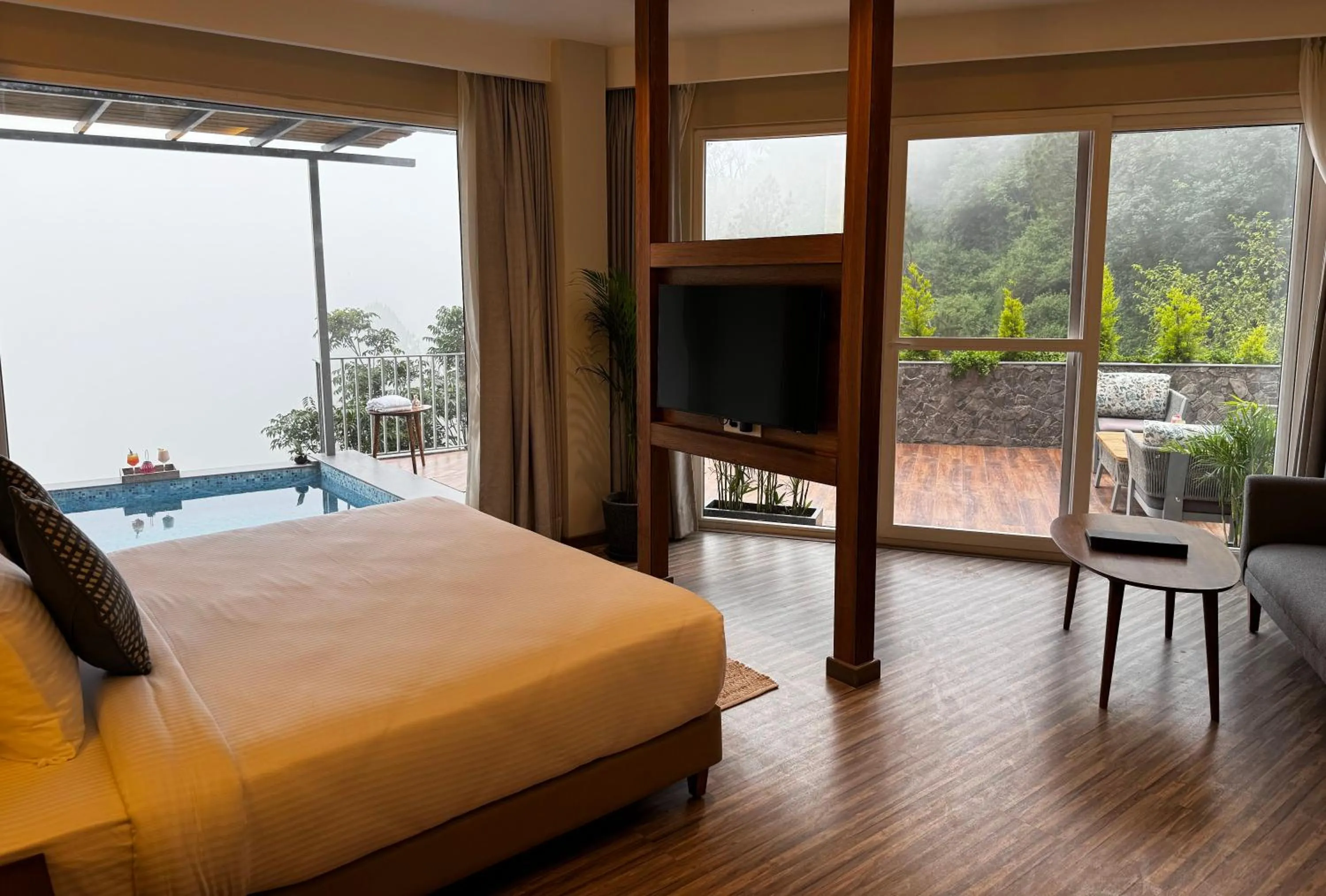 Photo of the whole room, Bed in OREN Kasauli