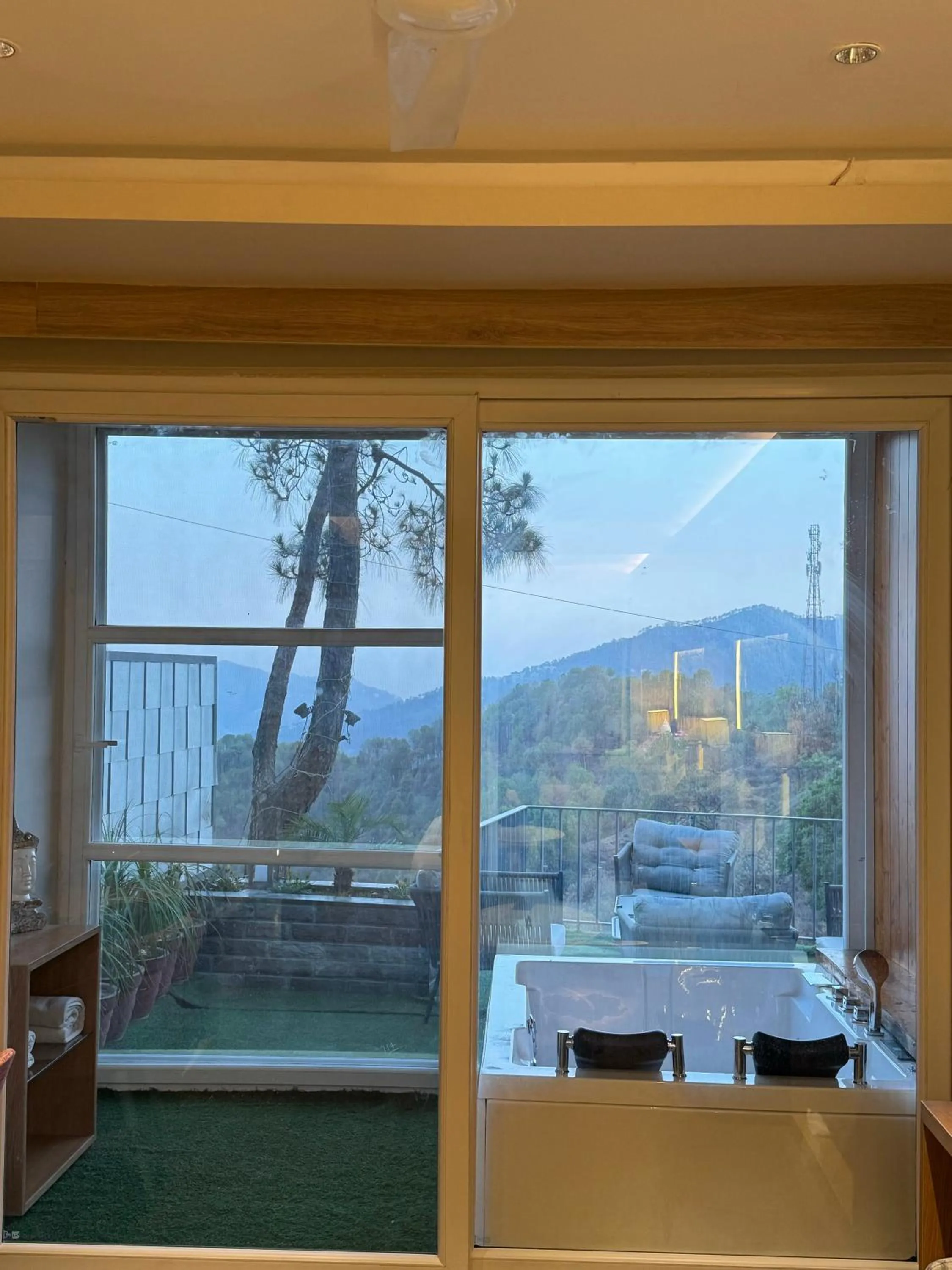 Bath in OREN Kasauli