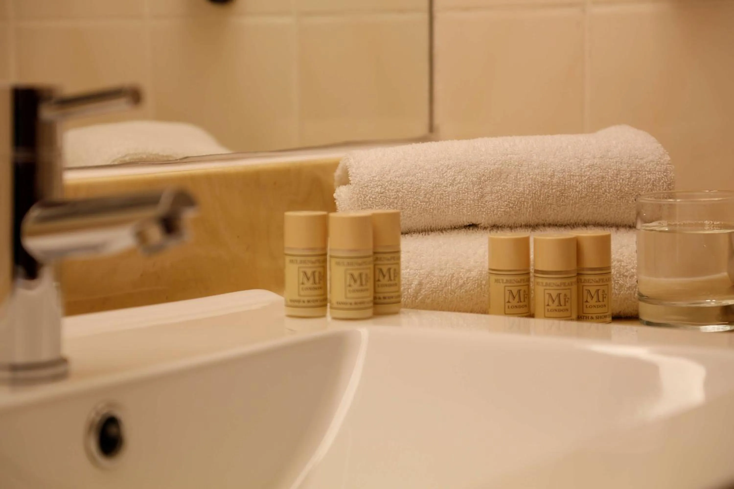 Bathroom in Best Western Buckingham Hotel