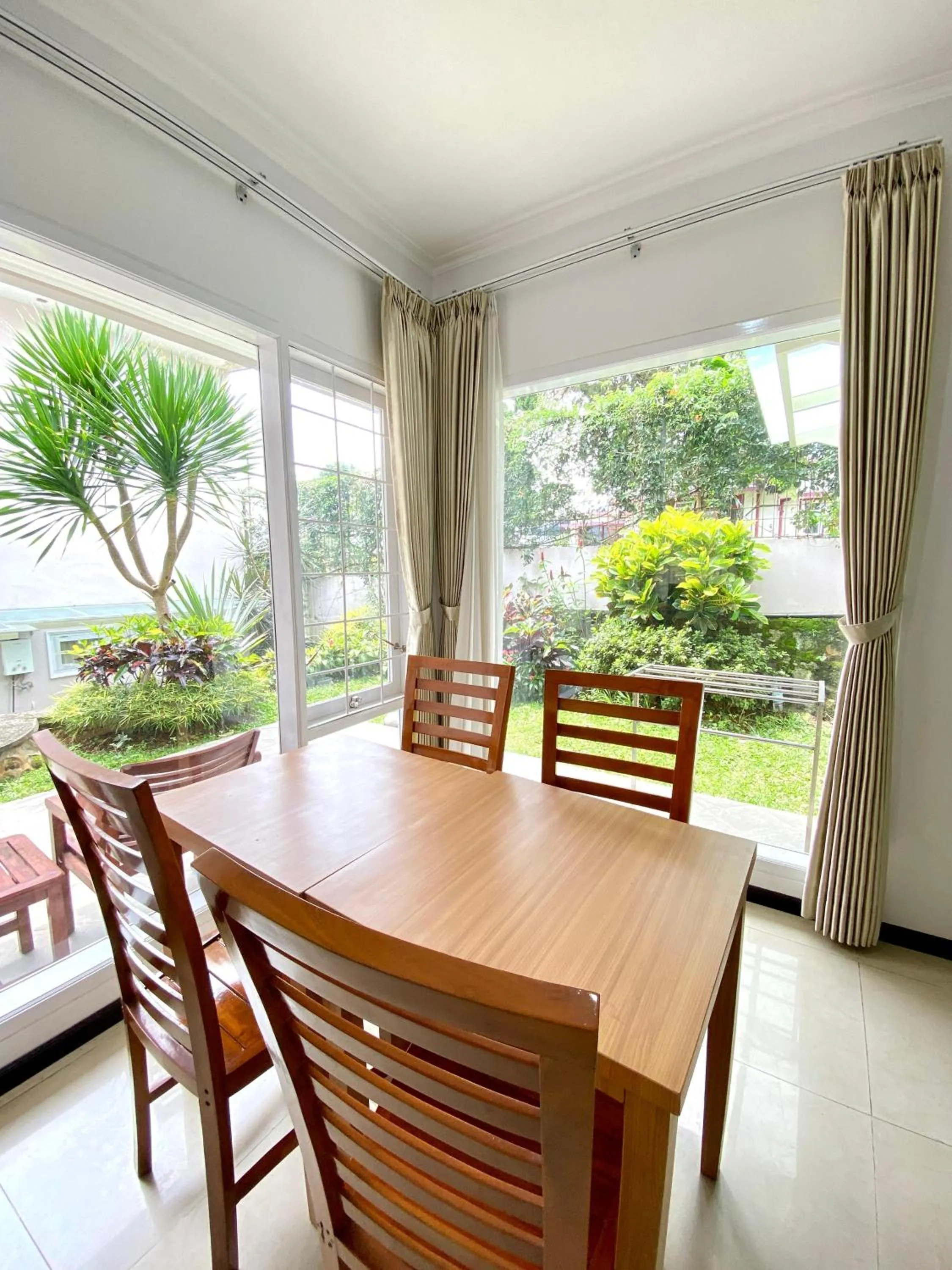 Dining area in In Villa Garden Resort