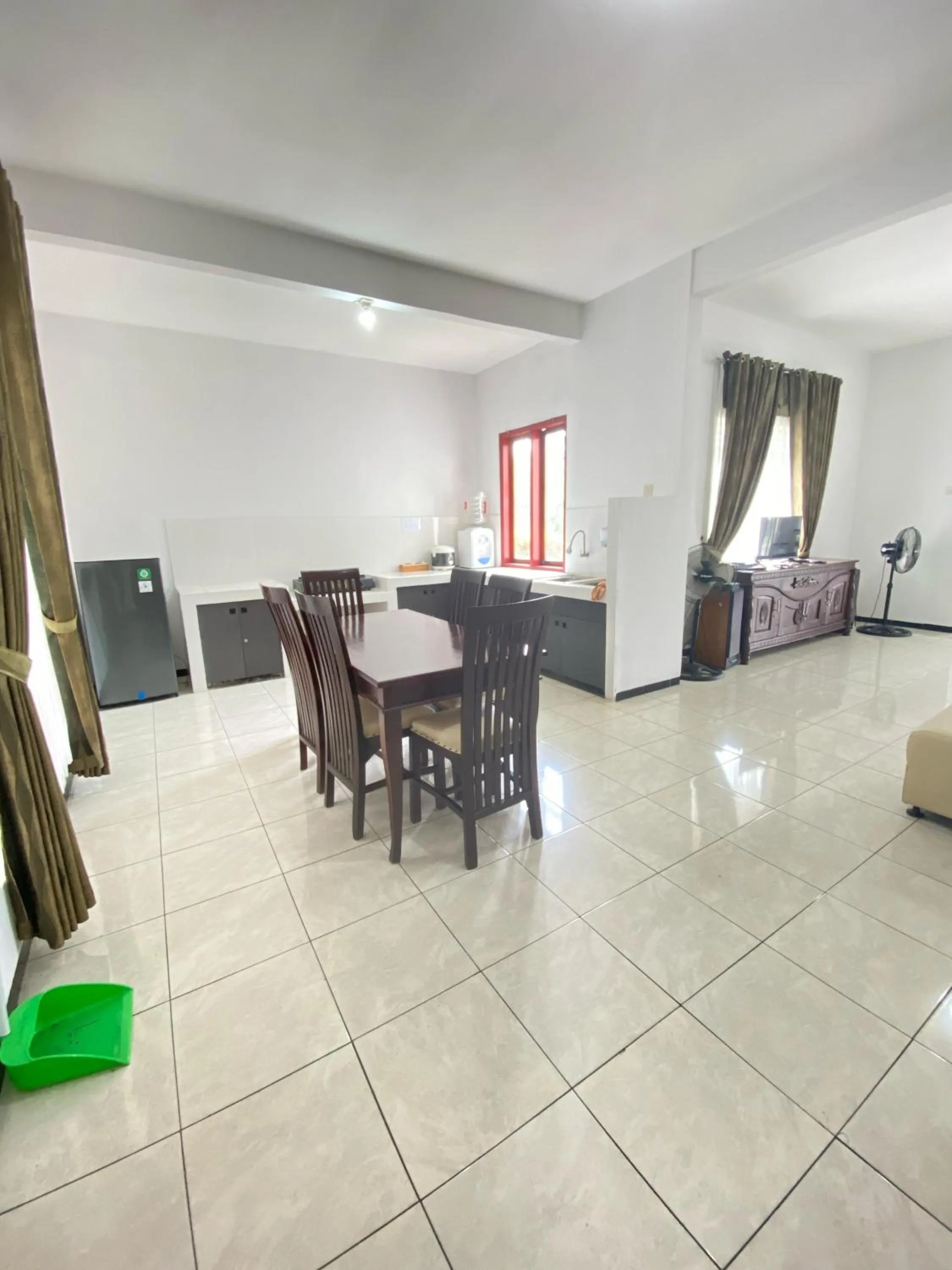 Communal kitchen in In Villa Garden Resort