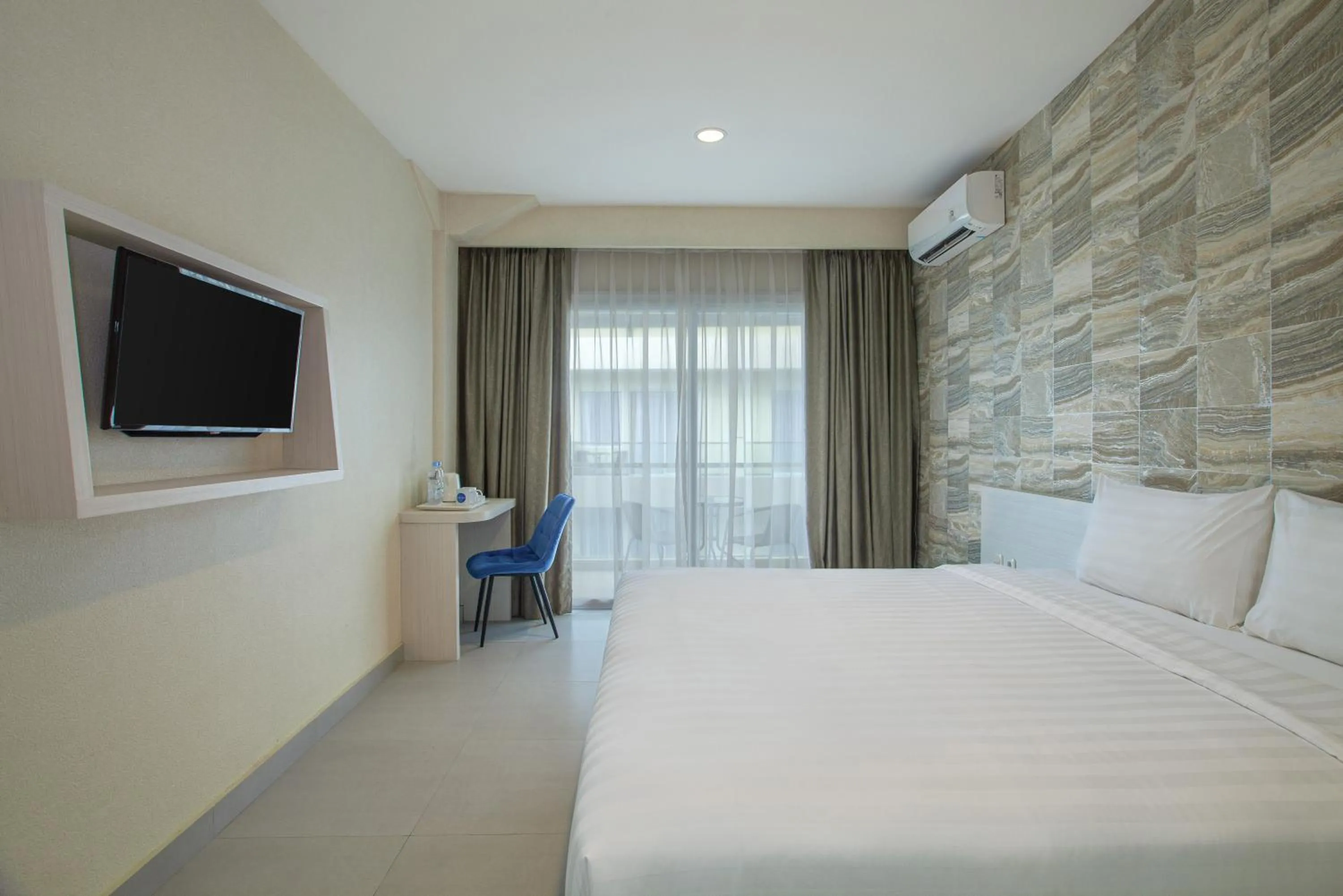 Bedroom, Bed in Dafam Resort Belitung