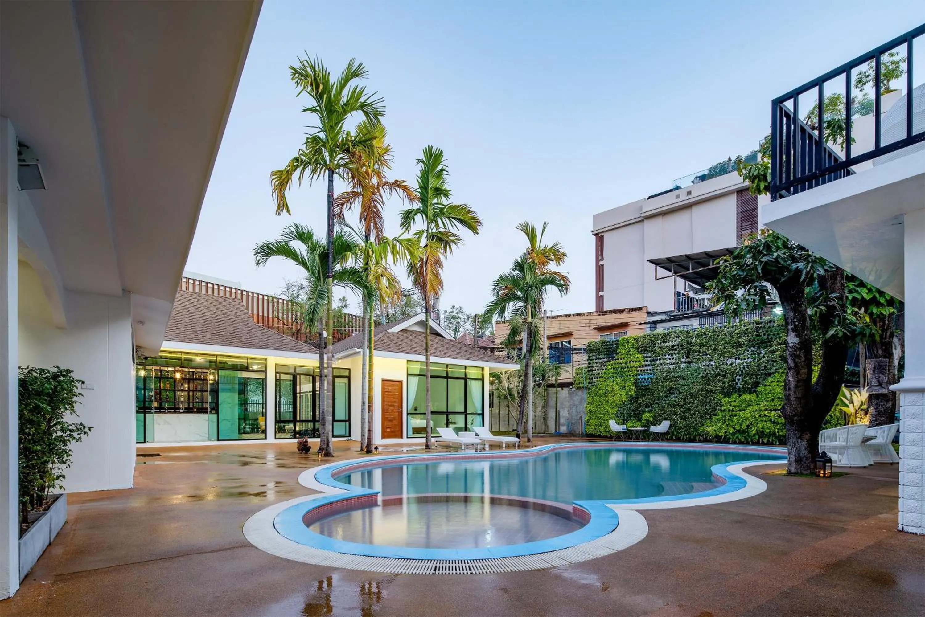 Property building in 花语岸·度假酒店(H·Flora Hotel)