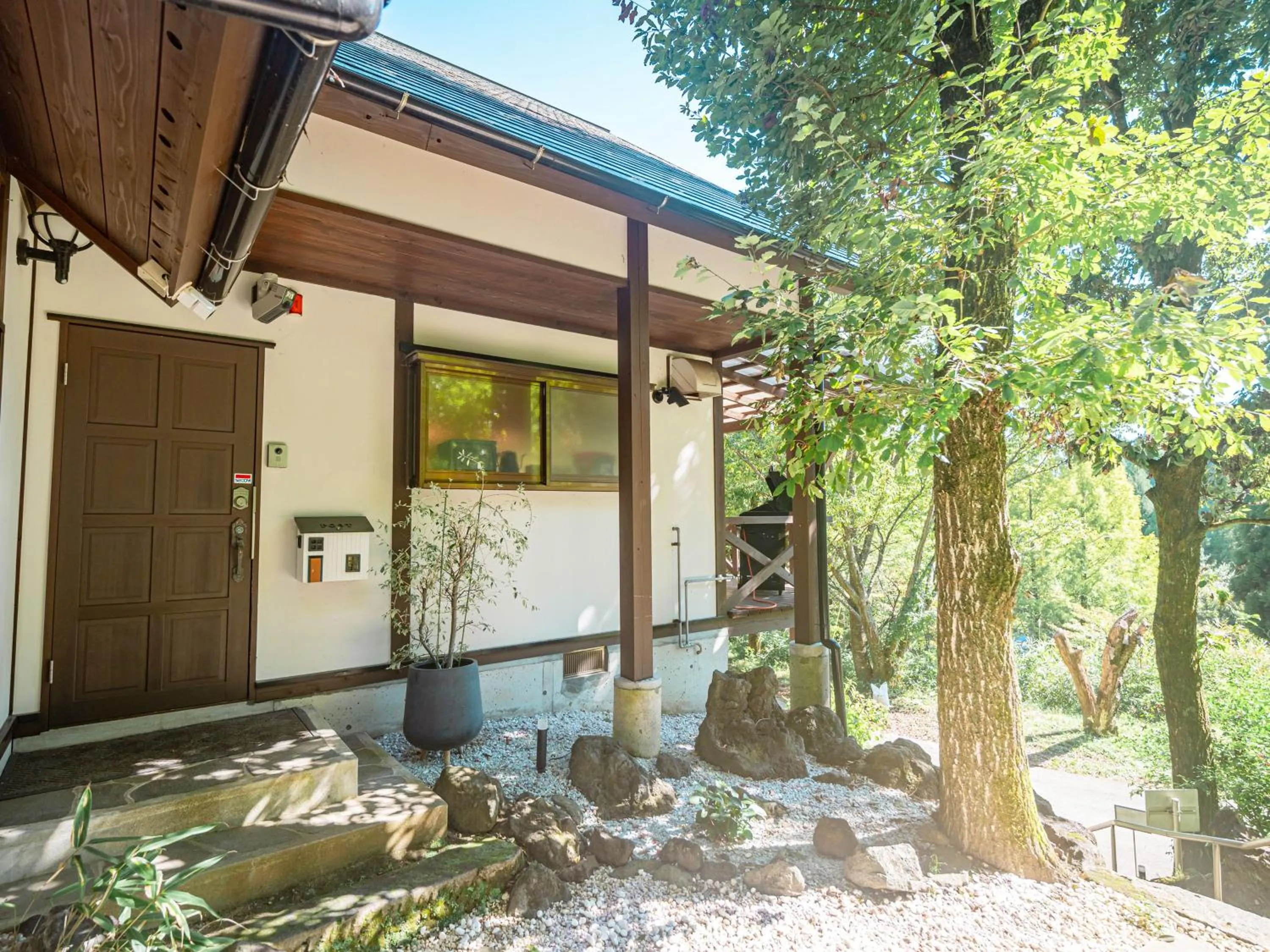 Property building in Kurokawa Mori No Kiki