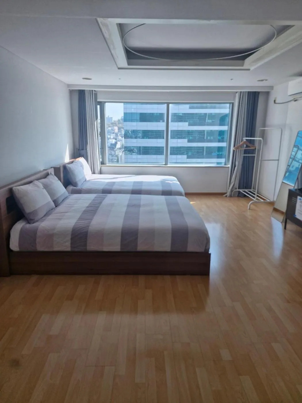 Bed in Hongdae Guesthouse 1min from Hongik Uni station Exit #1
