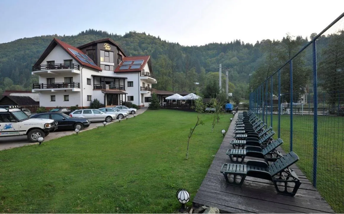 Facade/entrance in Zan Hotel