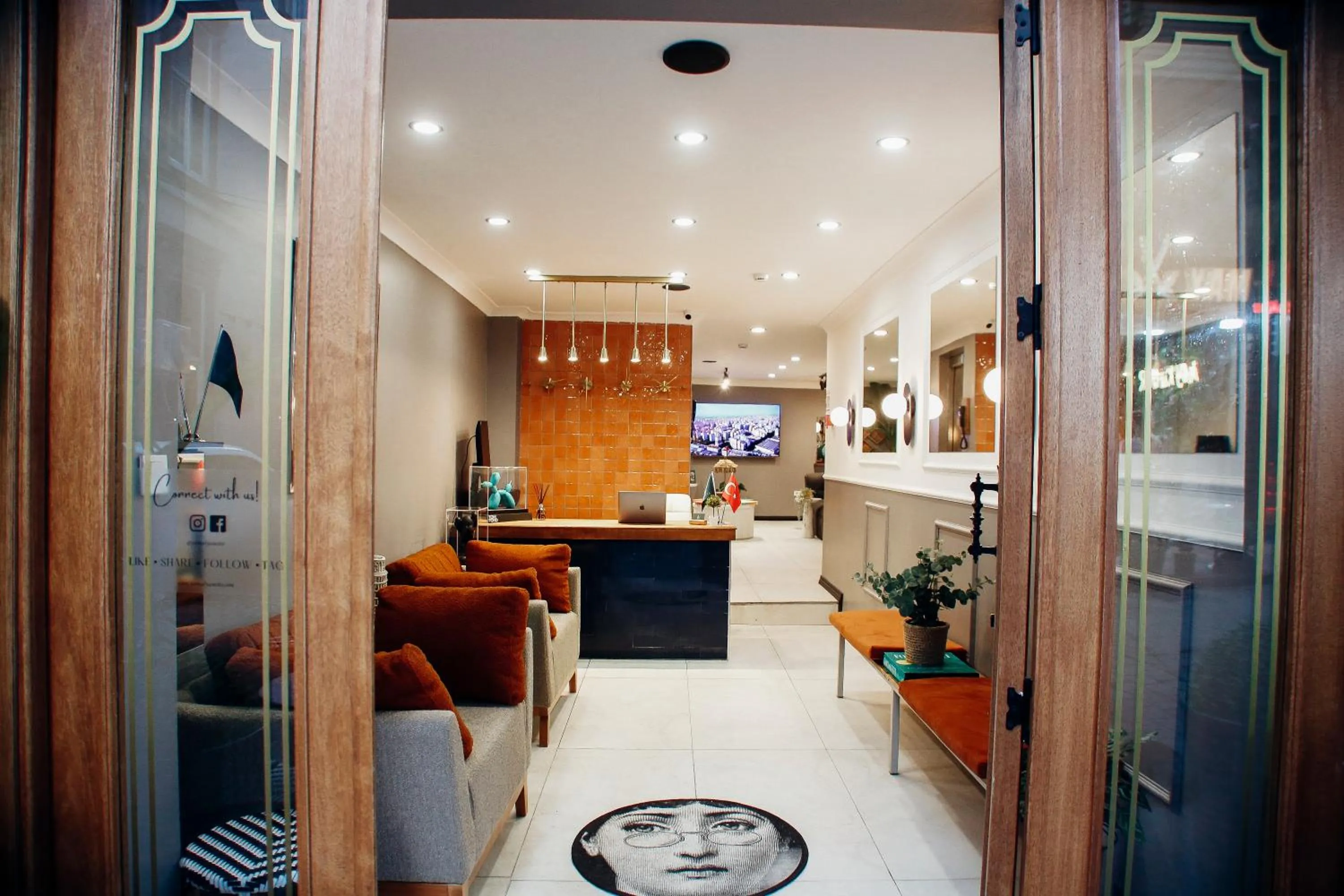 TV and multimedia in Istiklal Street Taksim House Yamalya Hotel